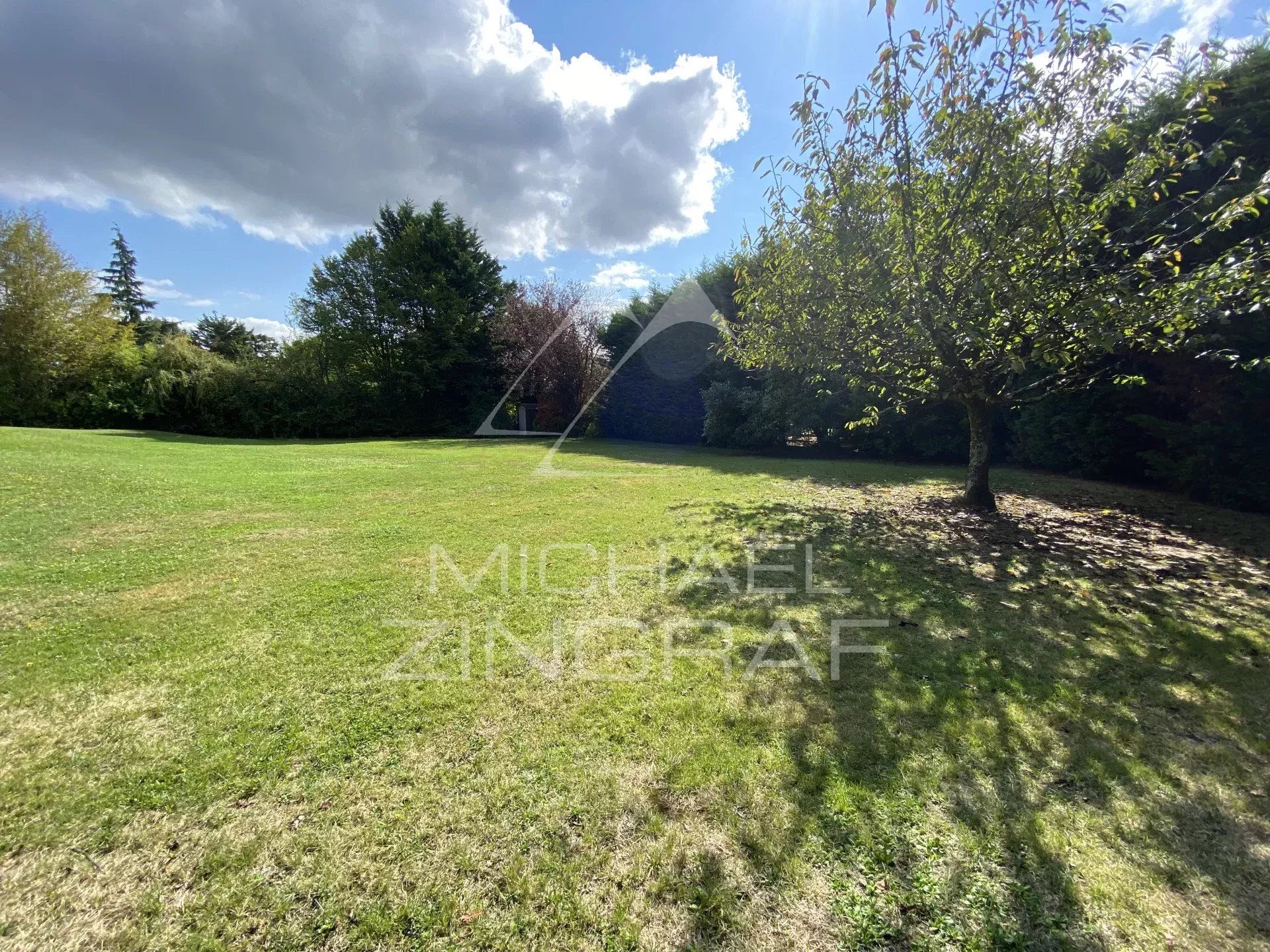 Building plot, flat and enclosed in Dardilly West side