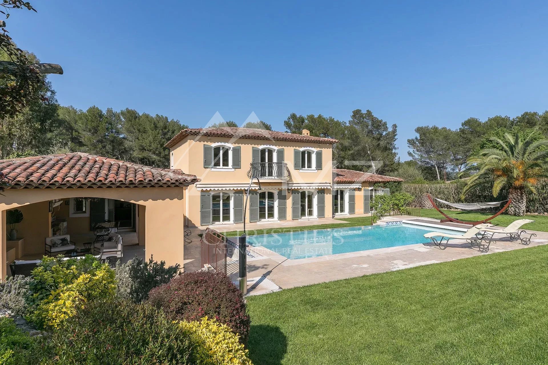 Mougins - Villa dans domaine privé