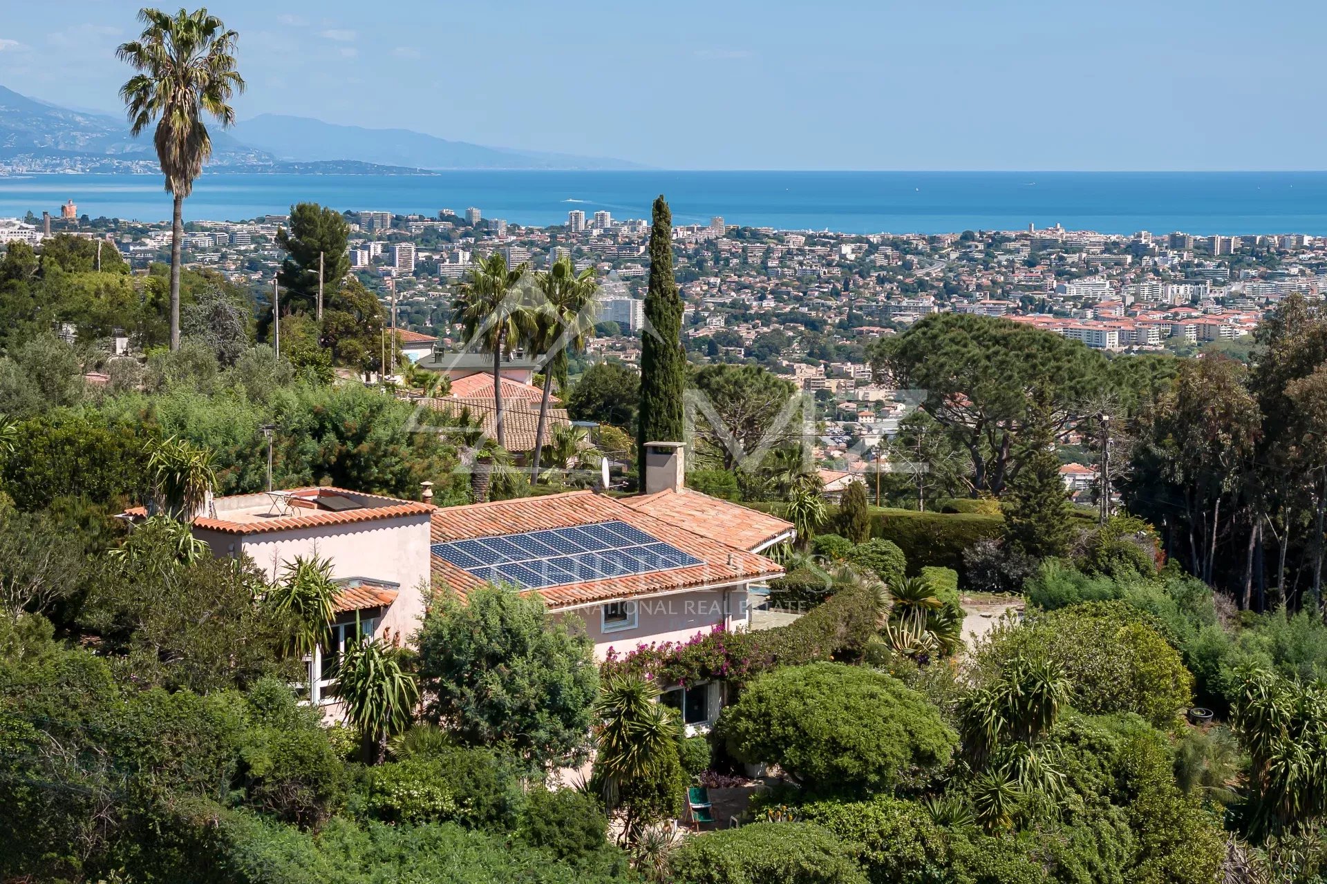 Super-Cannes - Golfe-Juan - Villa avec vue mer panoramique - A rénover