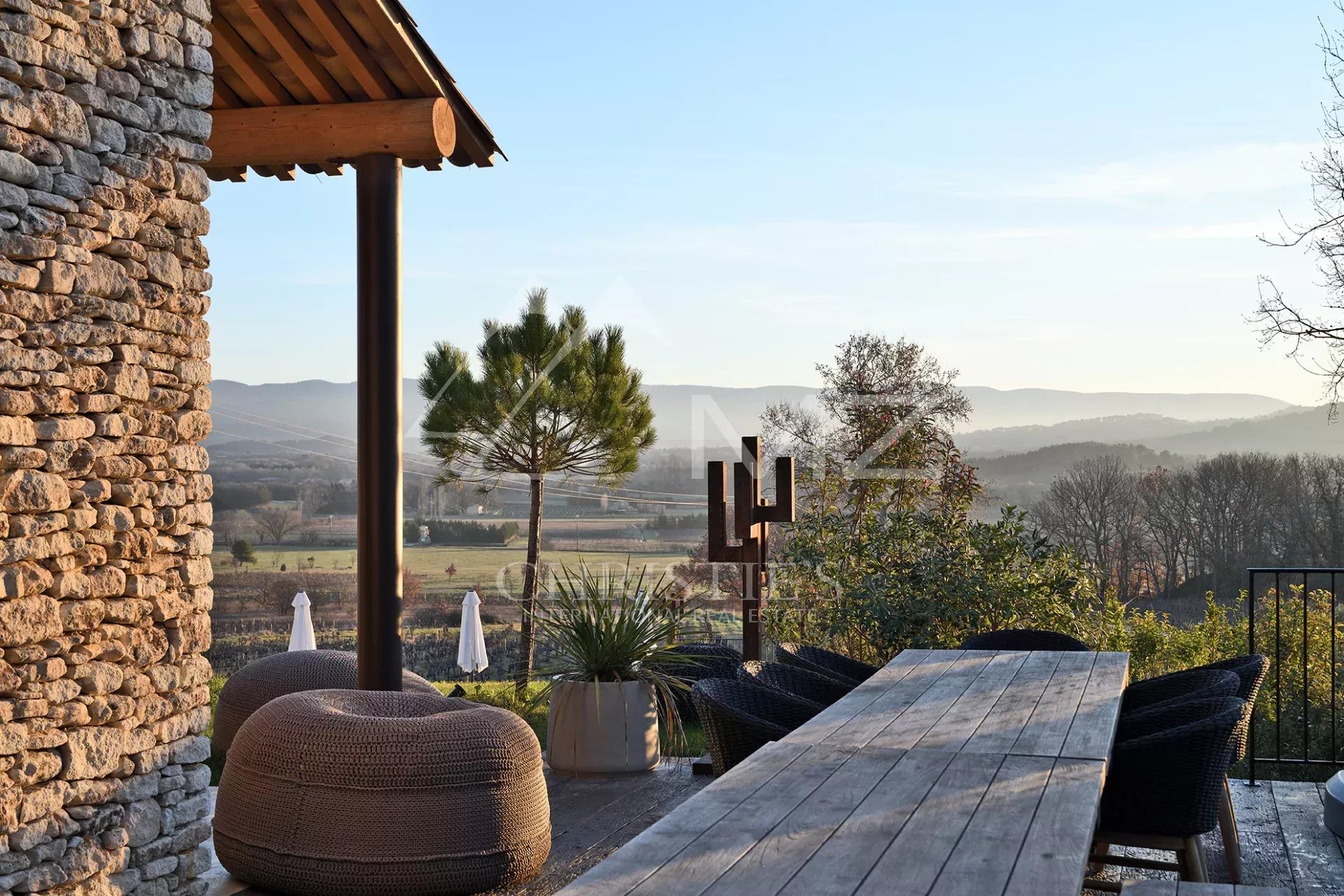 Gordes - Superbe maison en pierres avec décoration raffinée