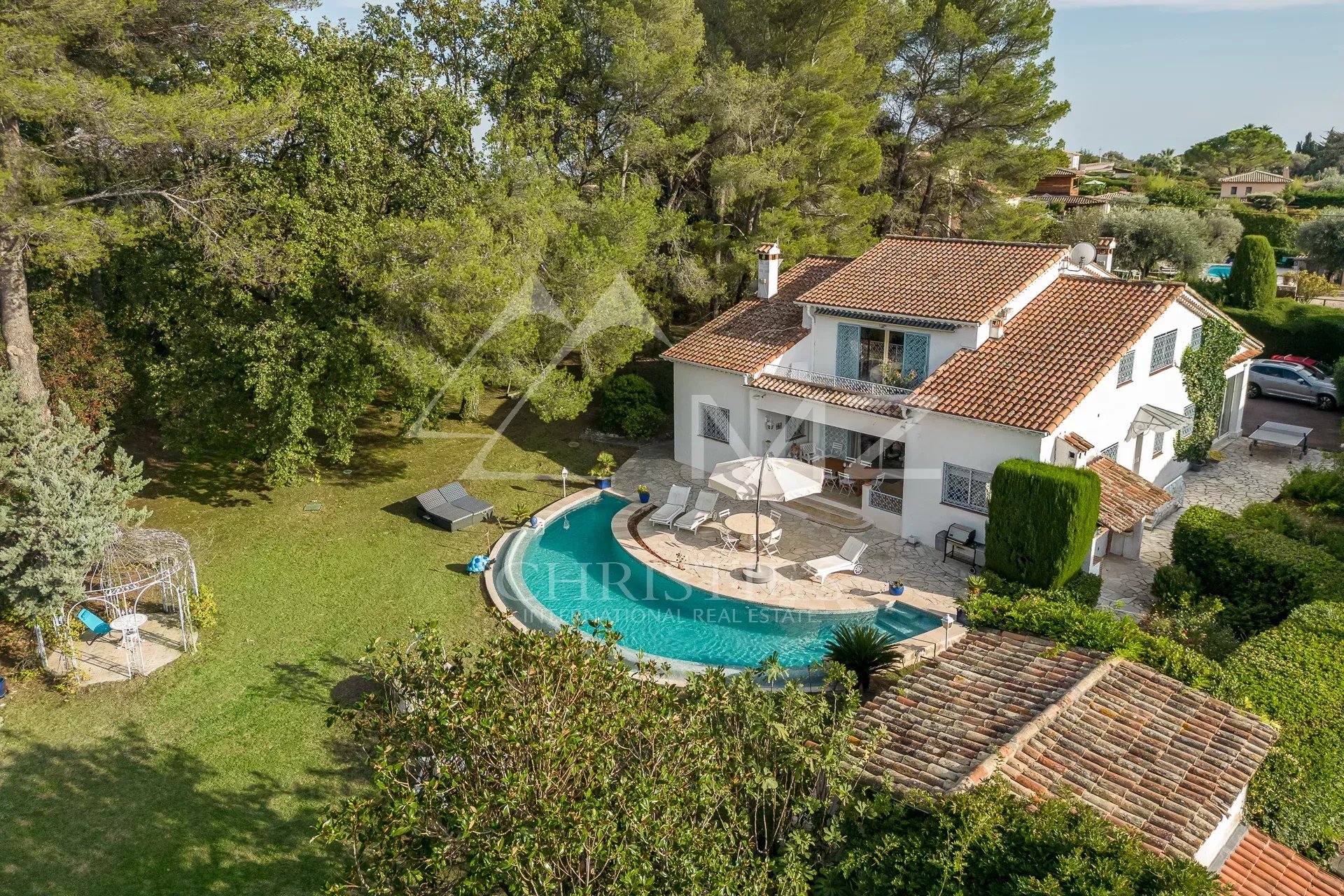 Near Saint-Paul-de-Vence - Charming architect-designed Provencal property