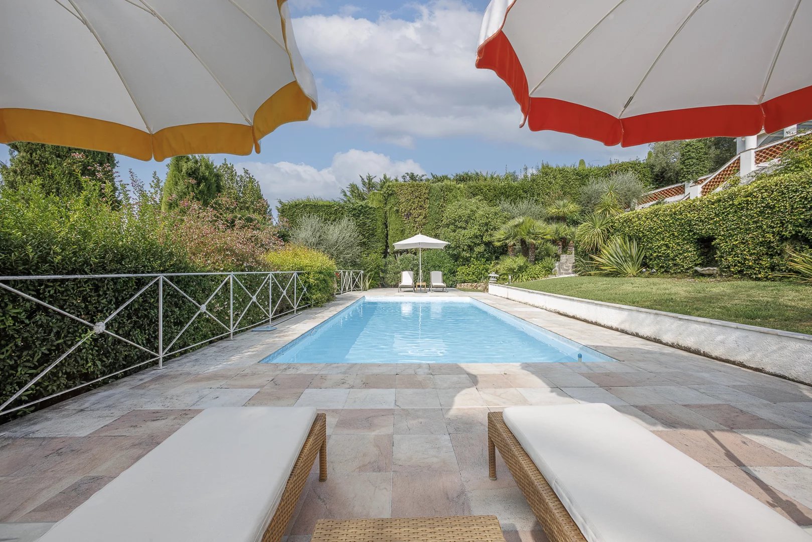 Elégante villa avec vue mer à proximité du vieux village de Mougins