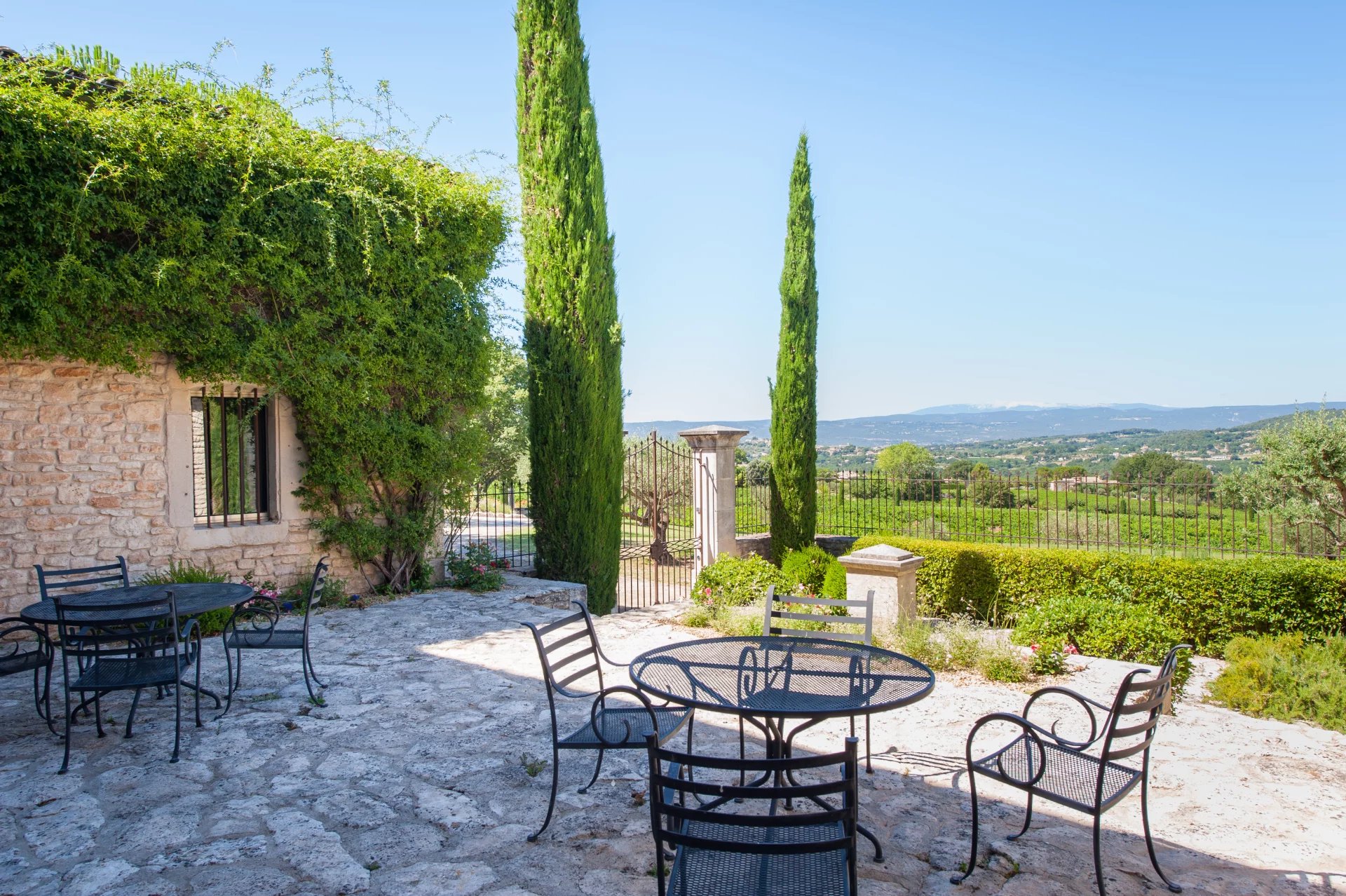 Luberon - Somptueux domaine avec tennis et piscine chauffée