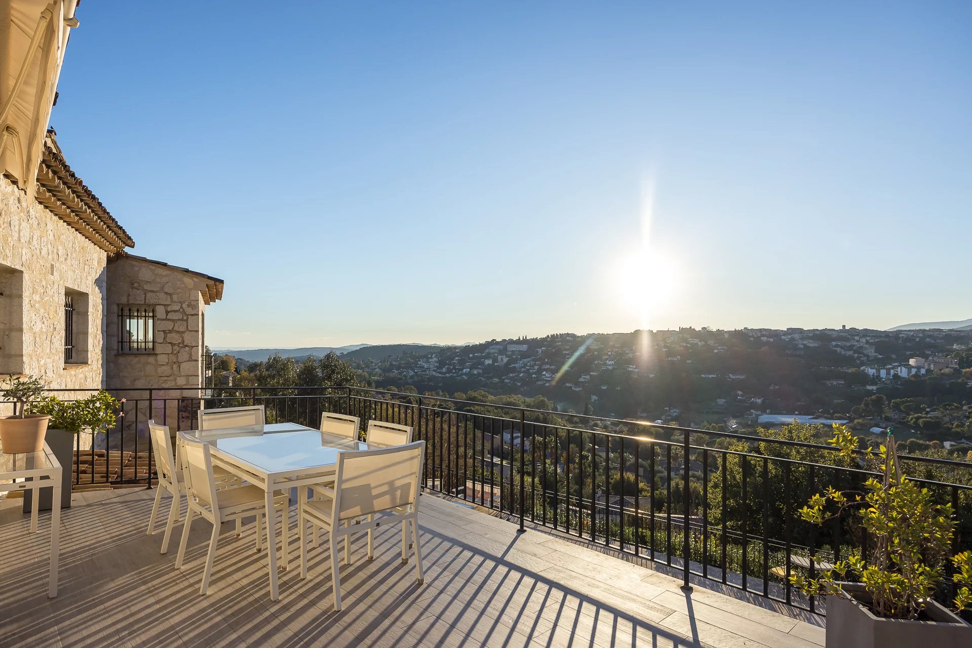 Proche Saint-Paul-de-Vence - Superbe propriété provençale