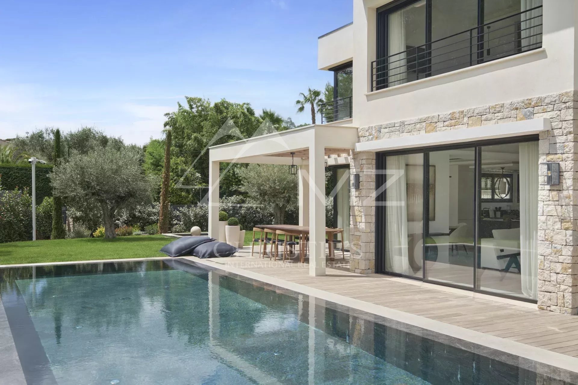 Proche Mougins et Valbonne - Villa contemporaine - 3 chambres