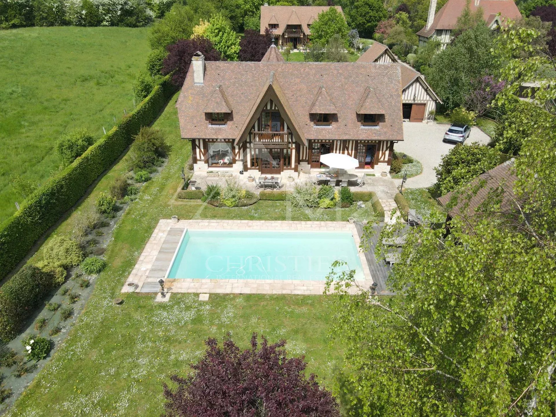 LEBAS HOUSE WITH SWIMMING POOL IN THE HEART OF A VILLAGE