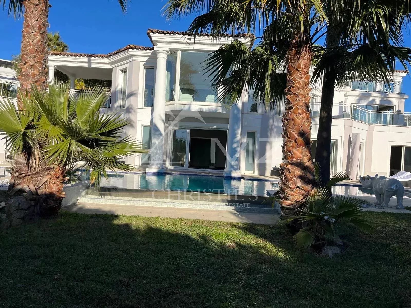 SuperCannes - Villa mit 6 Schlafzimmern und Meerblick