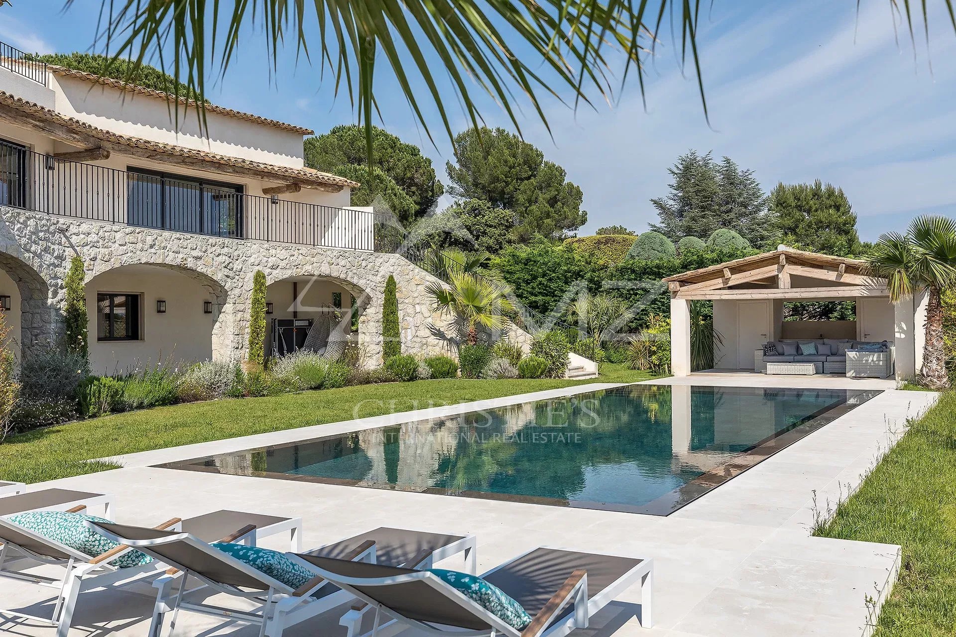 Nahe Saint-Paul de Vence - Luxuriöse Villa in einem geschlossenen Anwesen