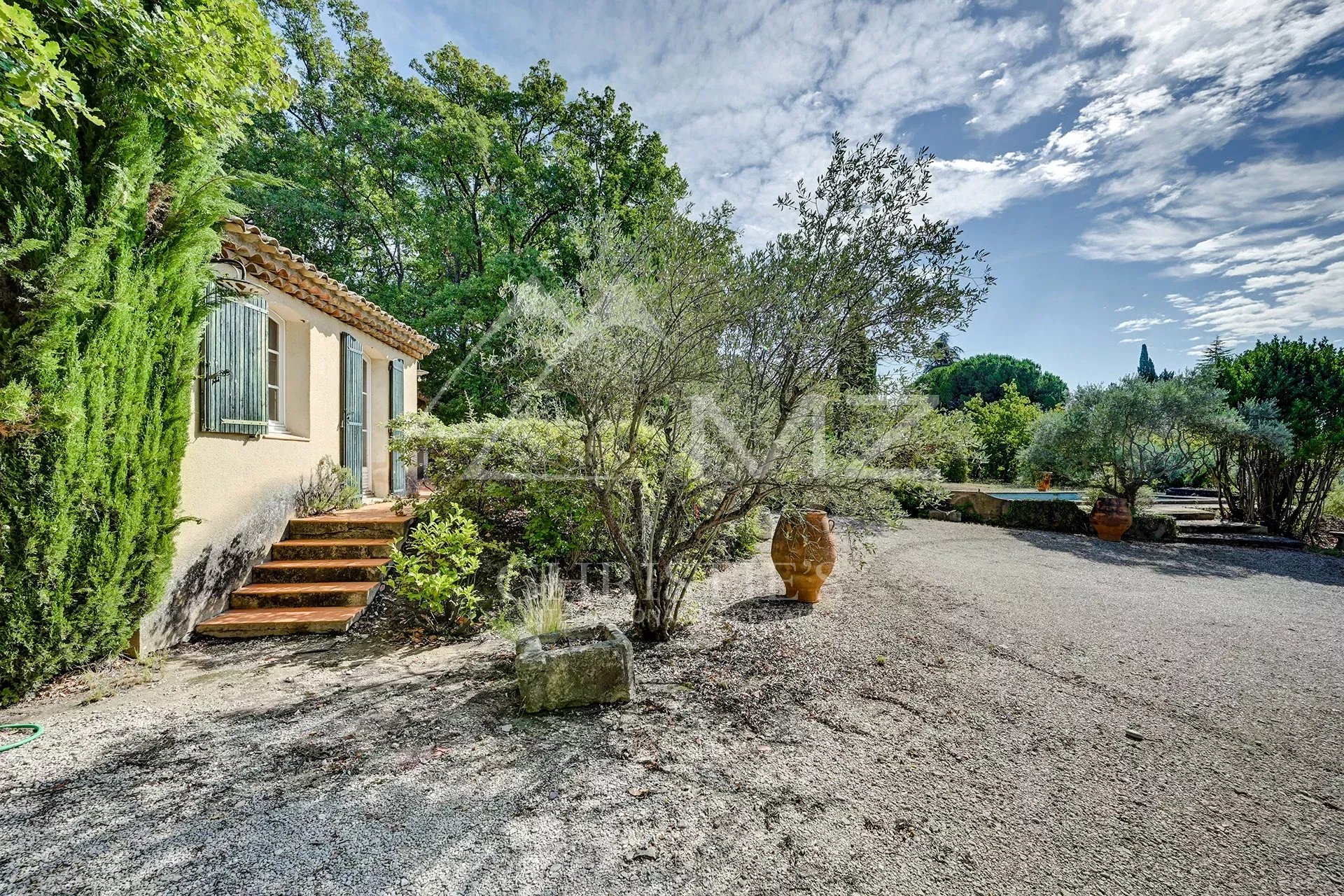 Propriété avec vue sur le château de Lourmarin