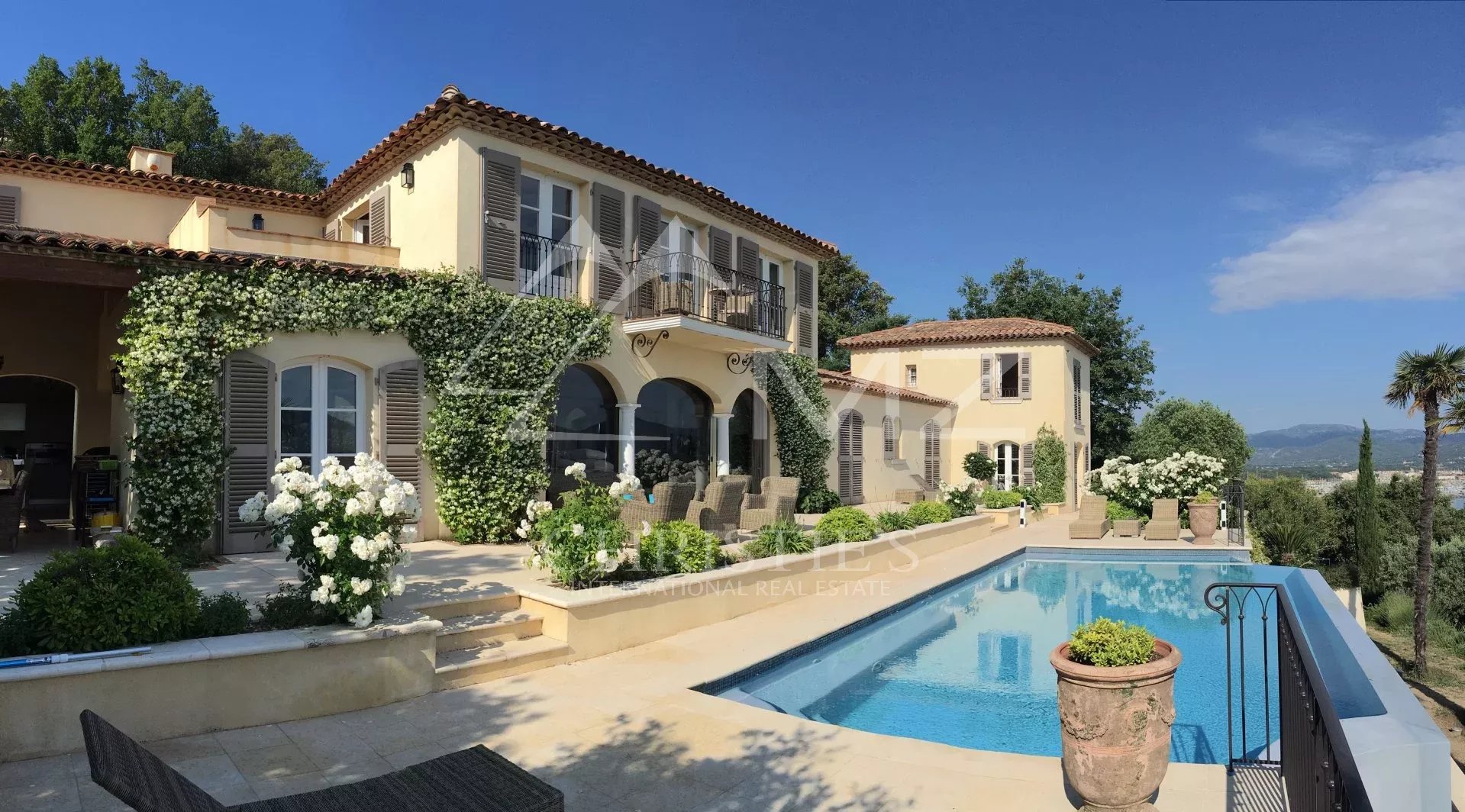 Close to Saint-Tropez - Splendid villa with panoramic sea view