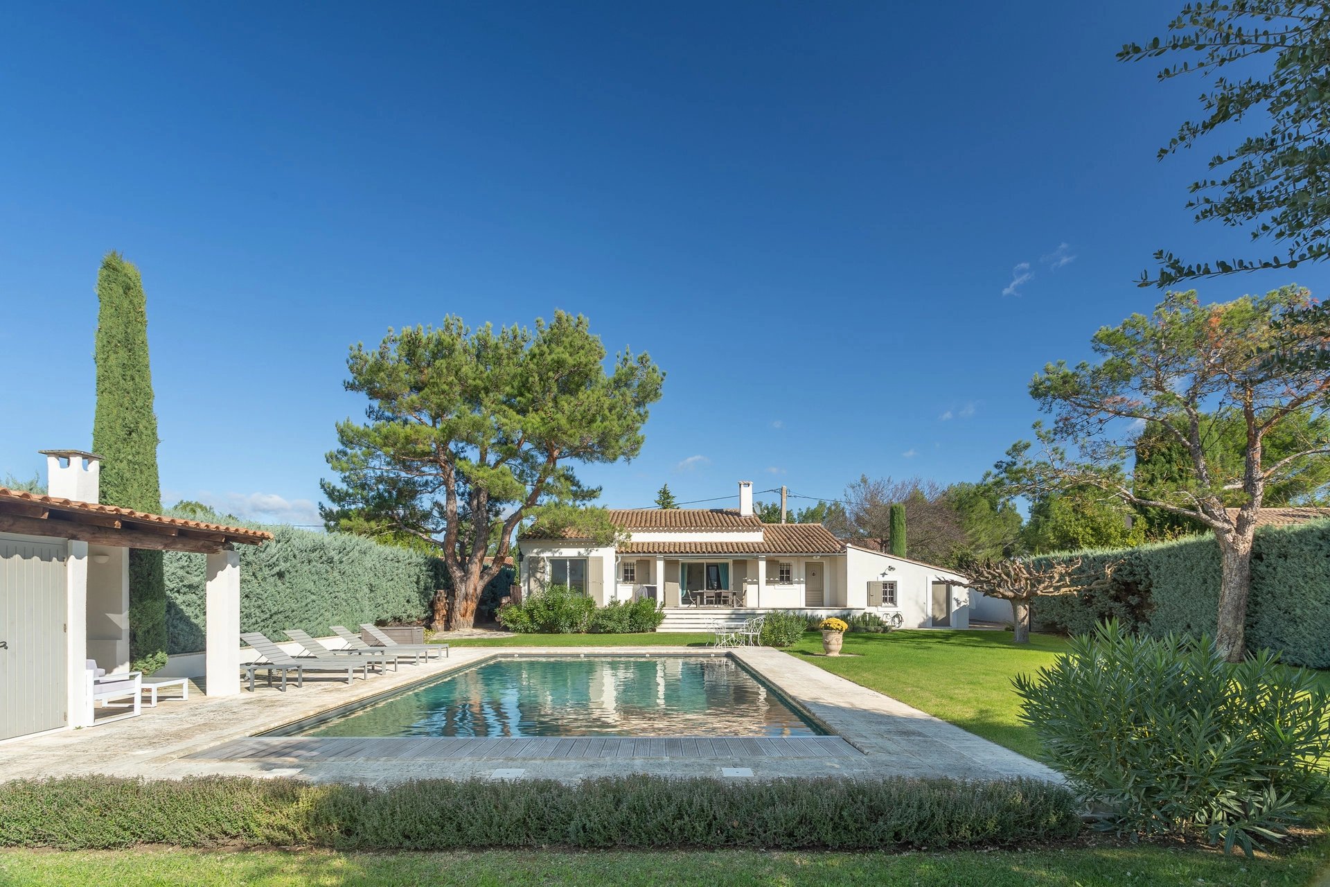 Cabrières d'Avignon - Belle villa avec piscine chauffée