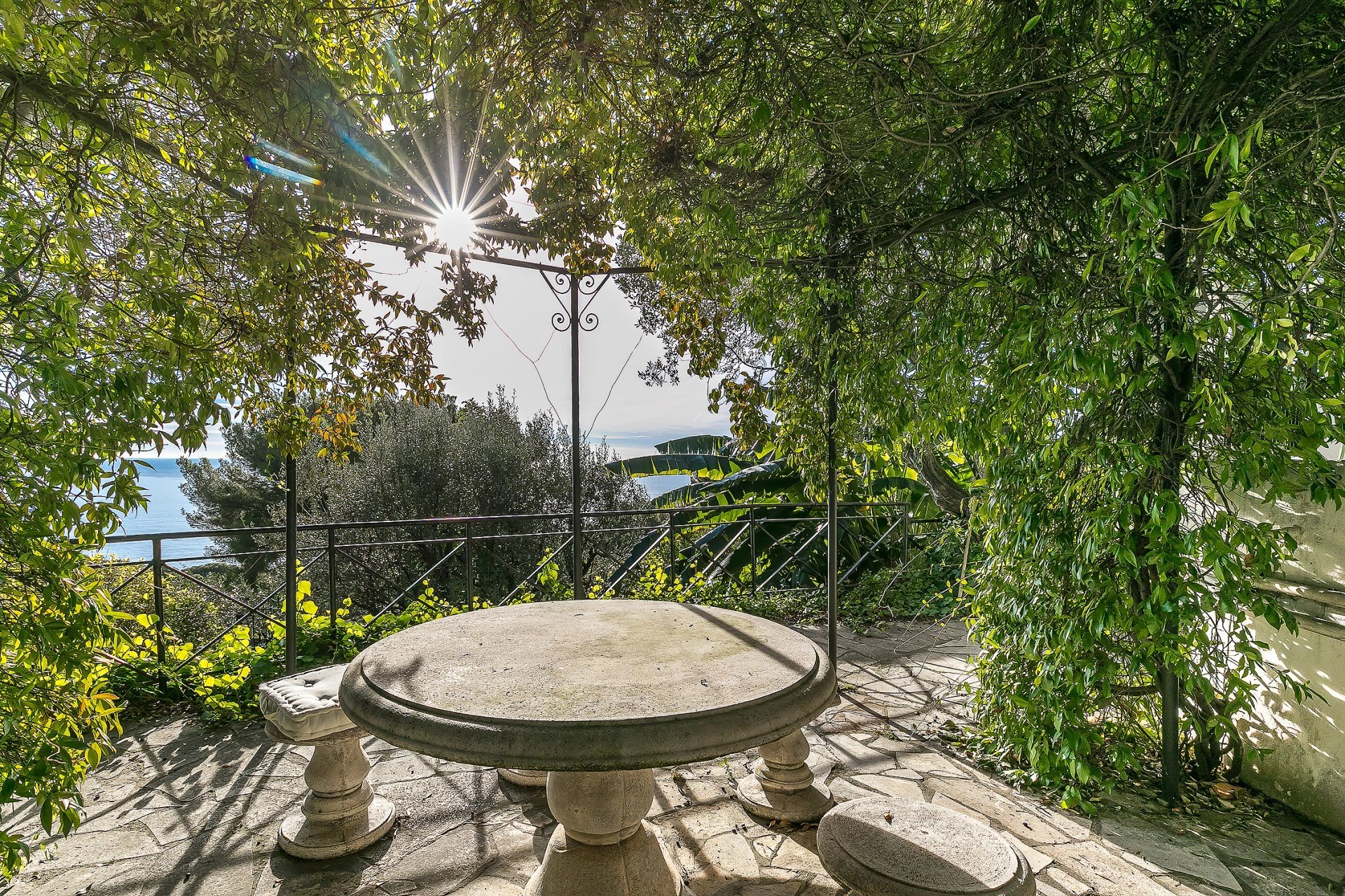 Cap d'Ail - Appartement avec jardin et splendide vue mer