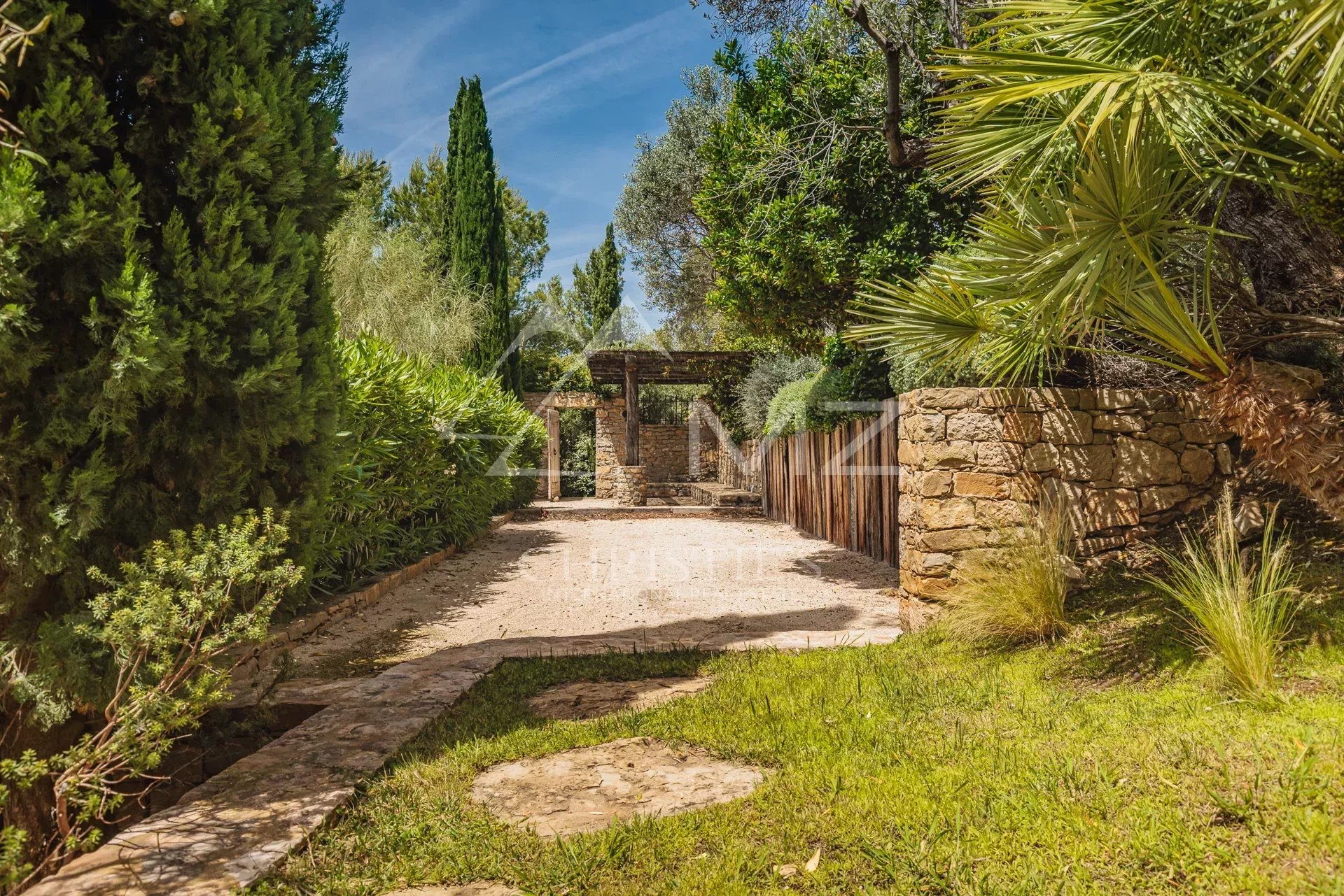 Villa dans domaine sécurisé et surveillé