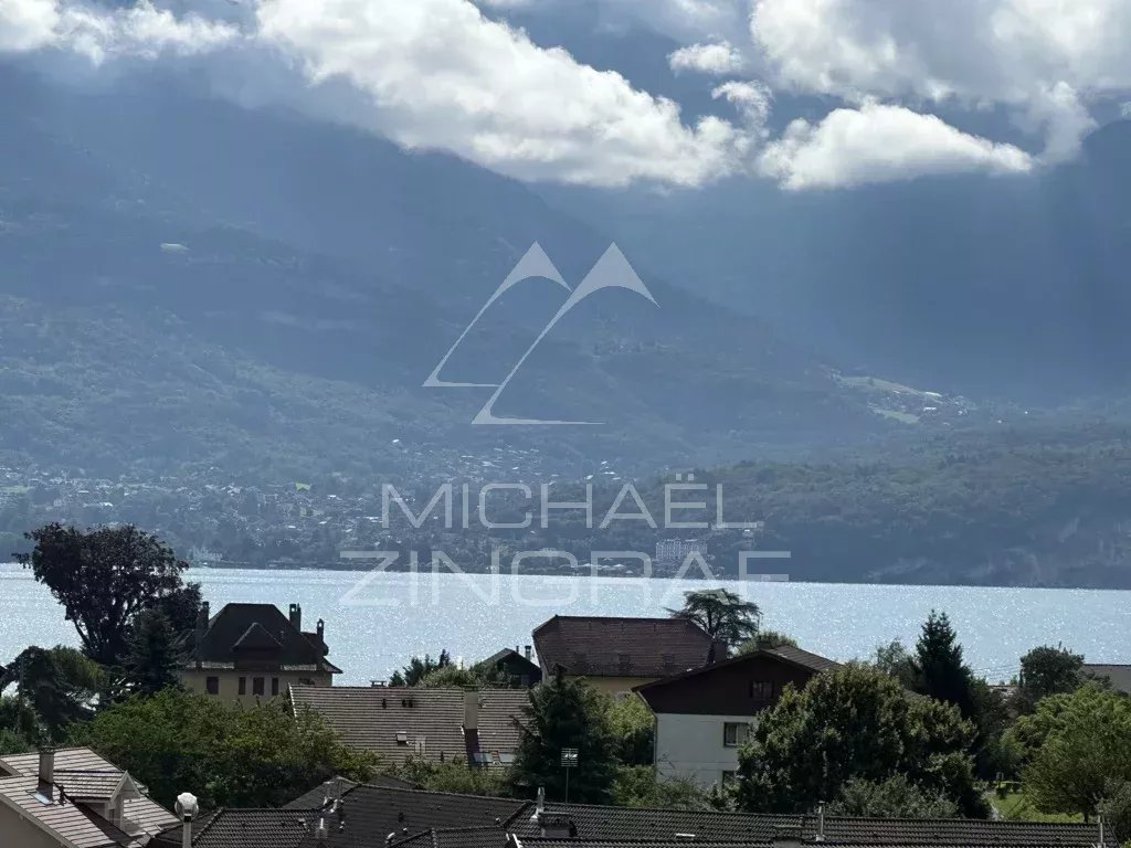 Contemporary villa with panoramic view of Lake Annecy