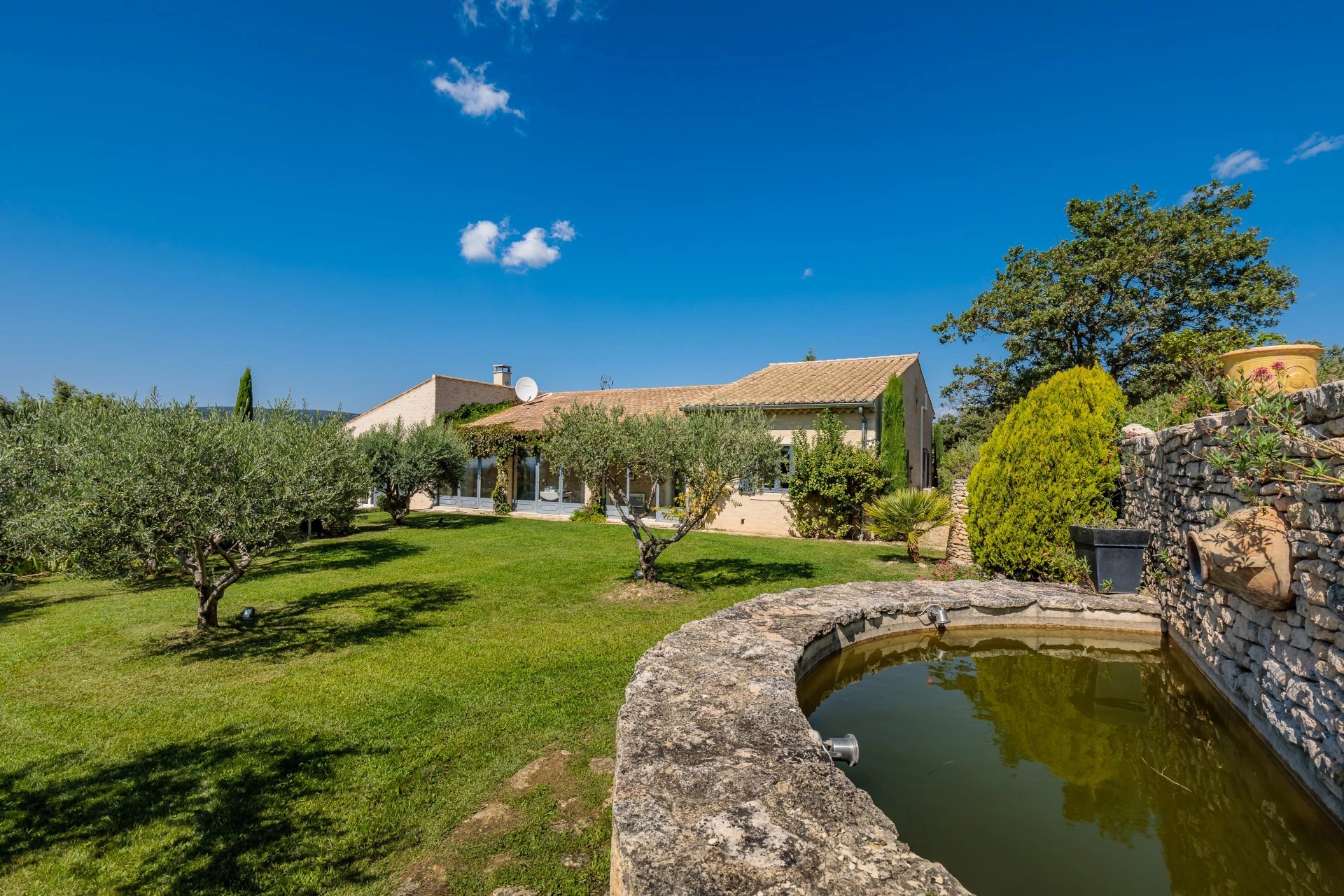 Gordes - Magnifique propriété avec piscine chauffée