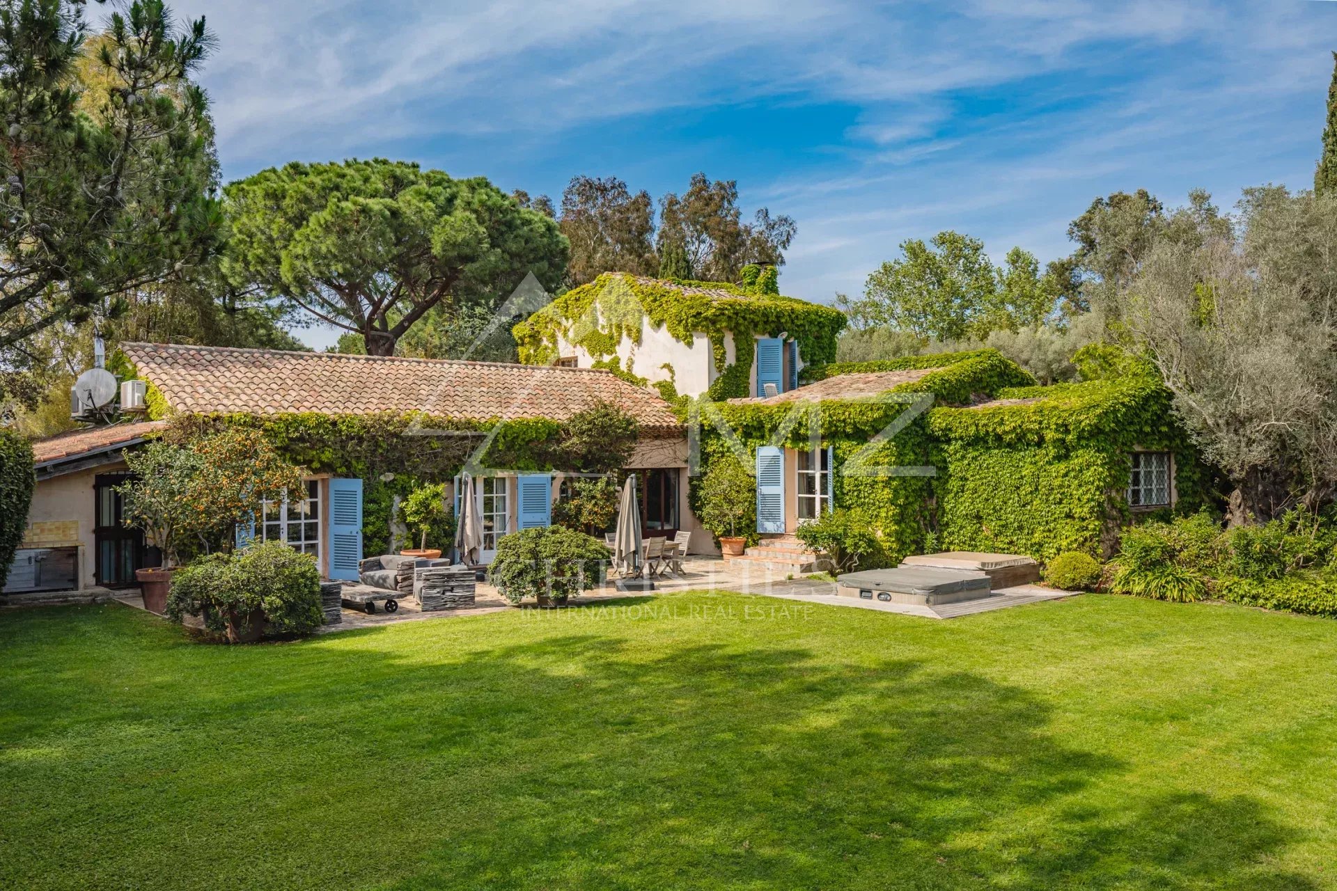 Close to Saint-Tropez - Exceptional property