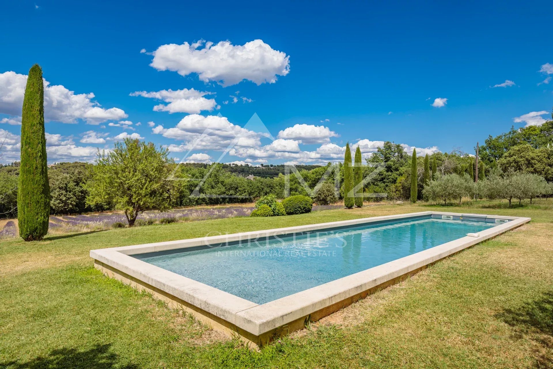 Ménerbes - Gorgeous property with heated pool and tennis court