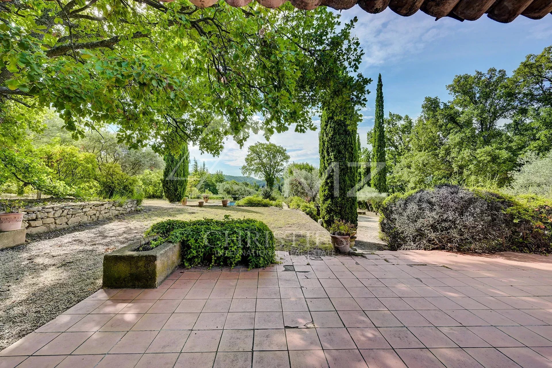 Propriété avec vue sur le château de Lourmarin