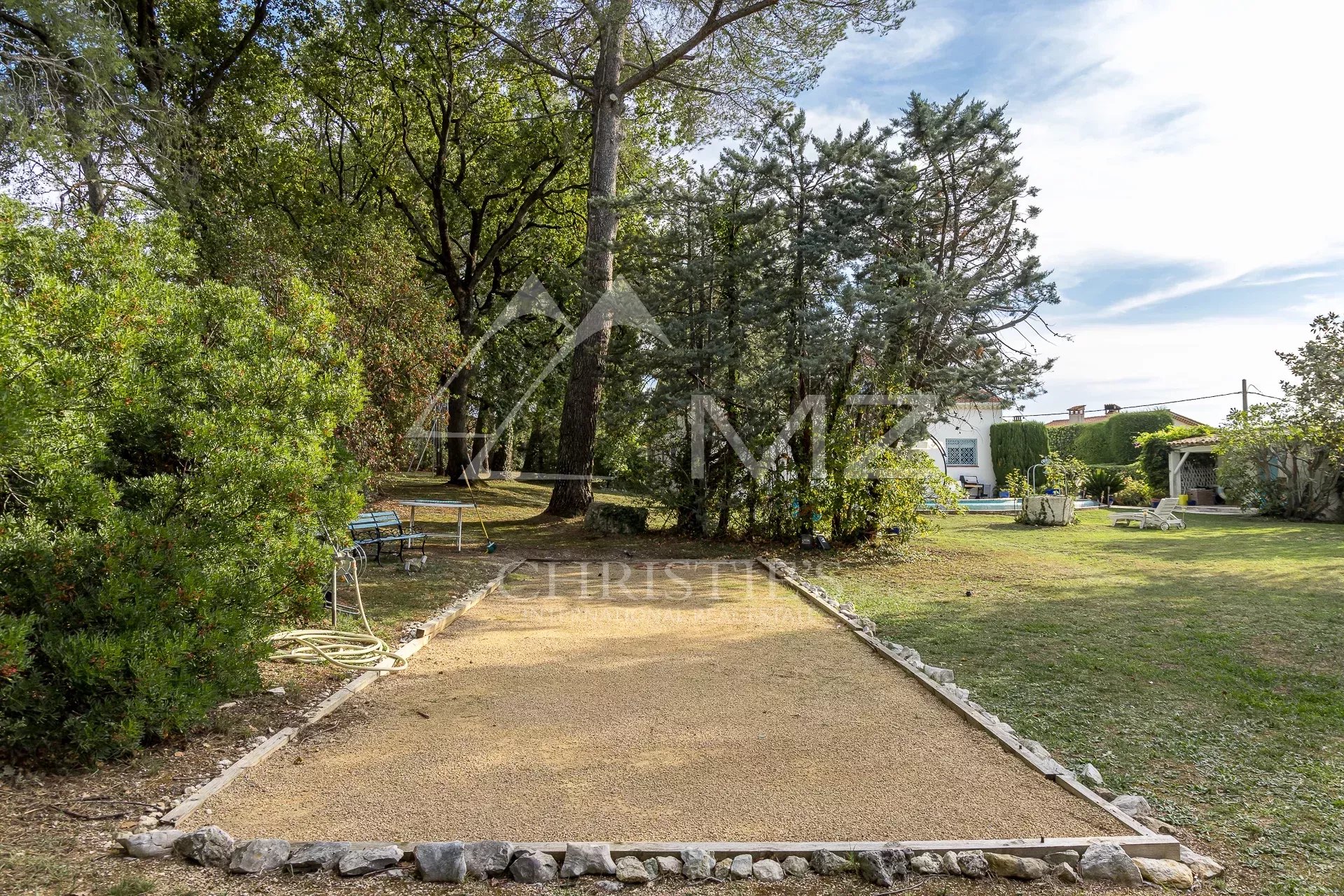 Near Saint-Paul-de-Vence - Charming architect-designed Provencal property