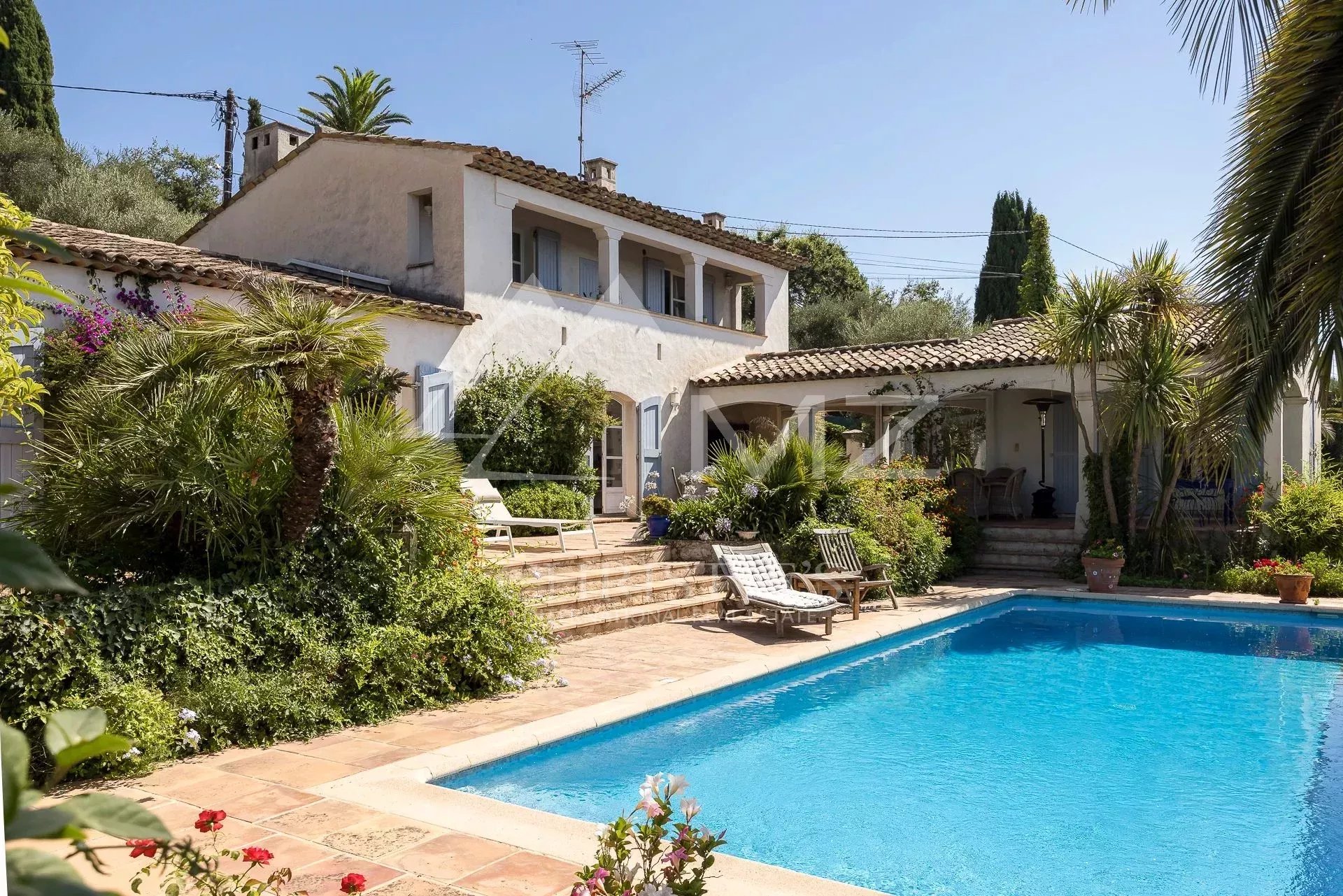 Tourrettes-sur-Loup - Villa provençale avec vue mer