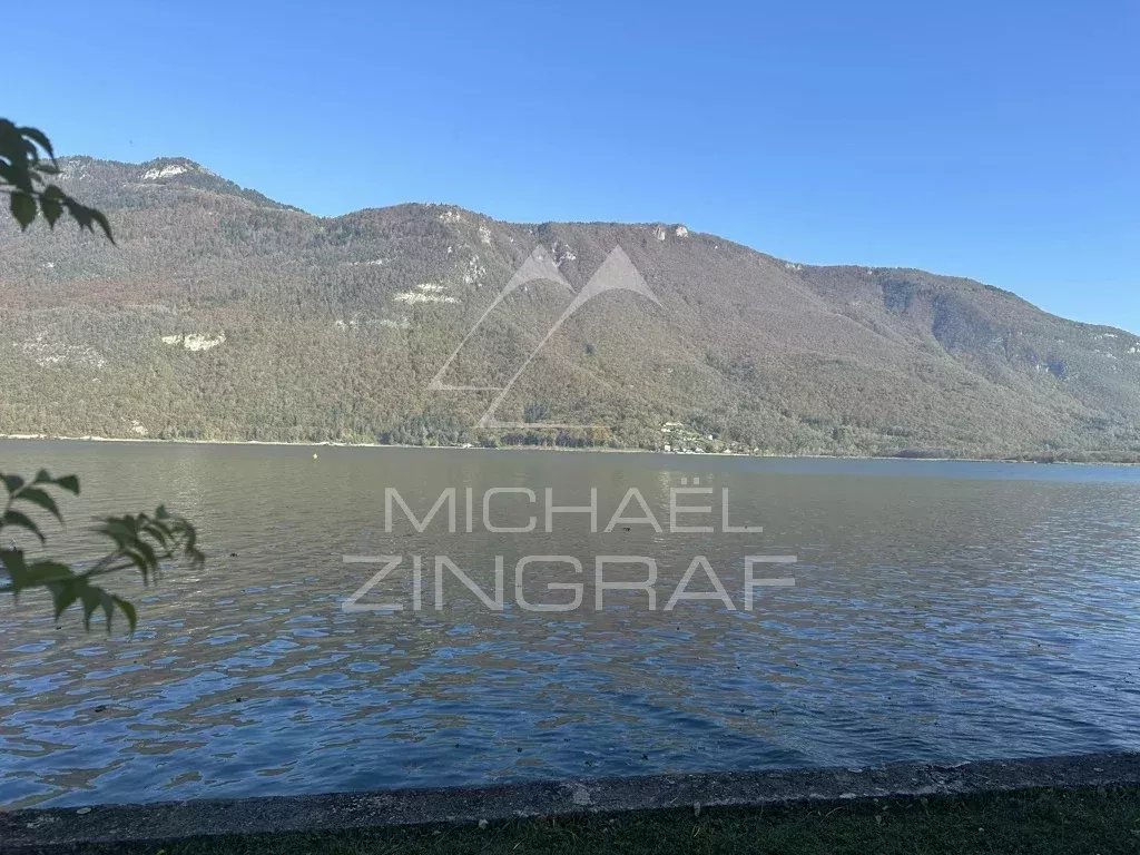 Contemporary villa with panoramic view of Lake Annecy