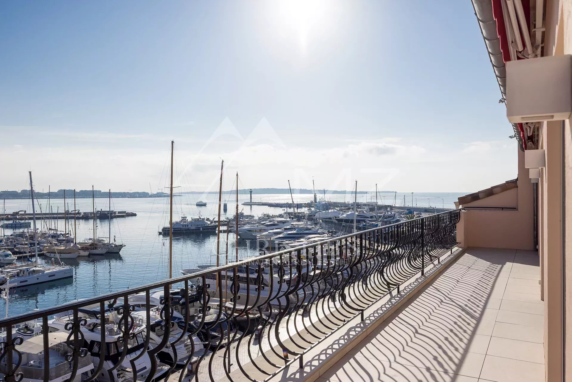 CANNES - OLD PORT. PENTHOUSE TERRACE SPECTACULAR VIEW