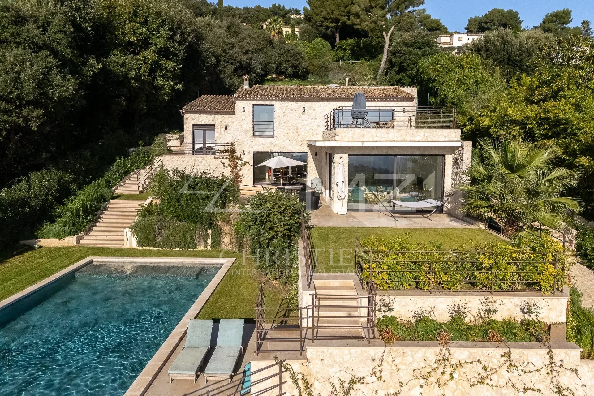 Proche Saint-Paul de Vence - Superbe propriété entièrement rénovée avec vue mer