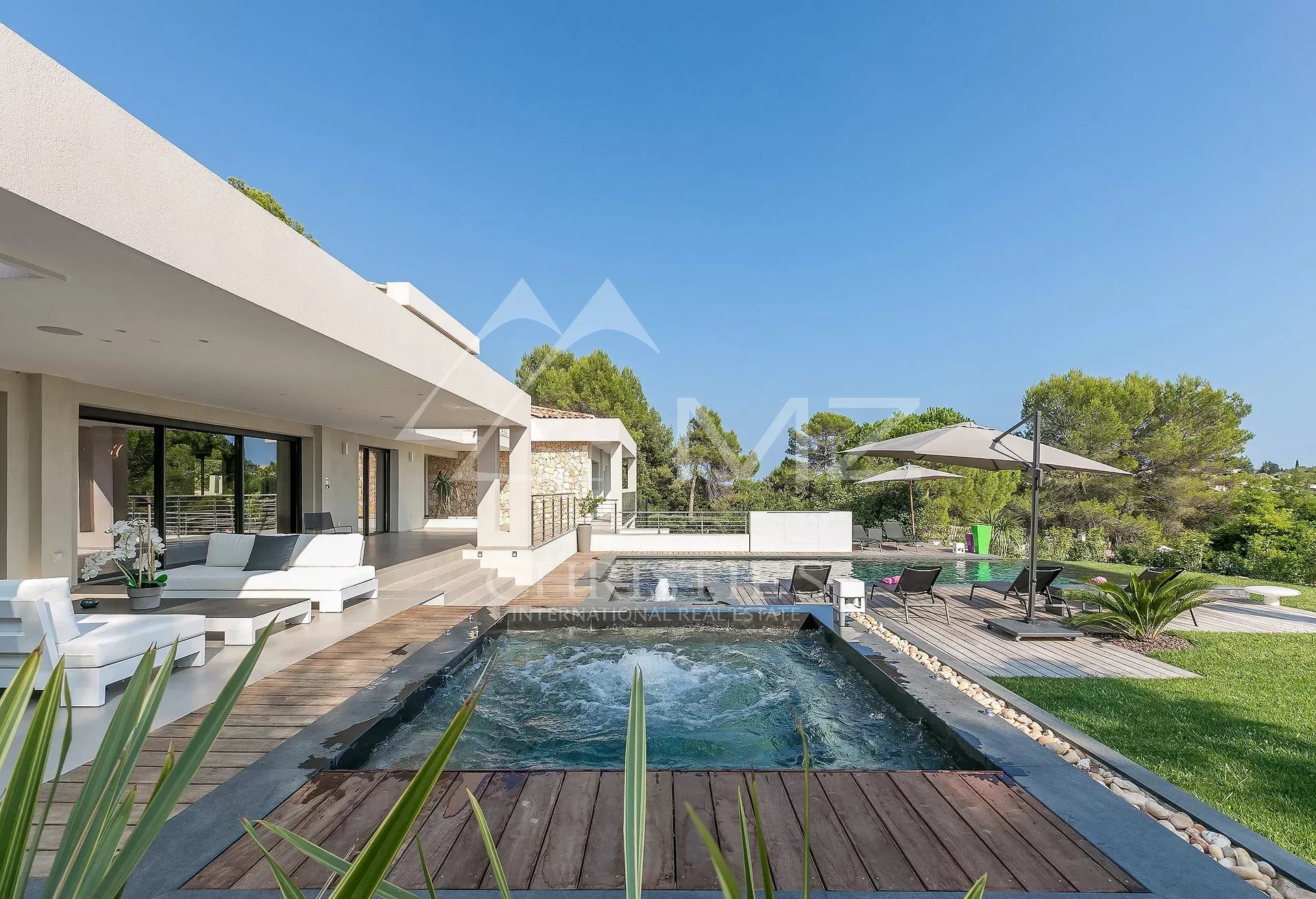 Valbonne - New contemporary villa