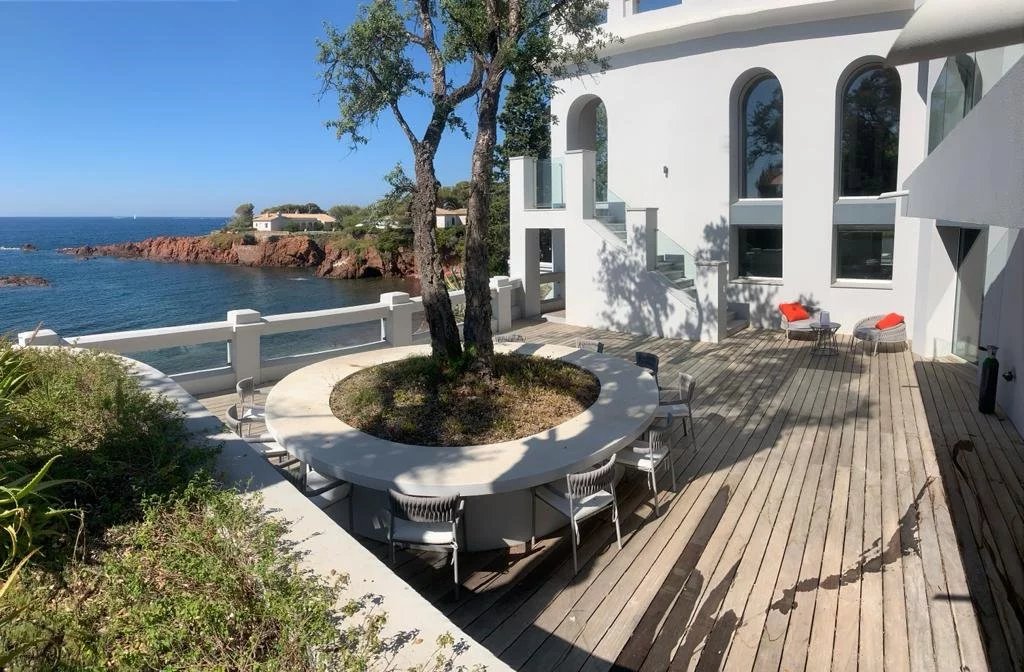 Proche Cannes - Villa pieds dans l'eau