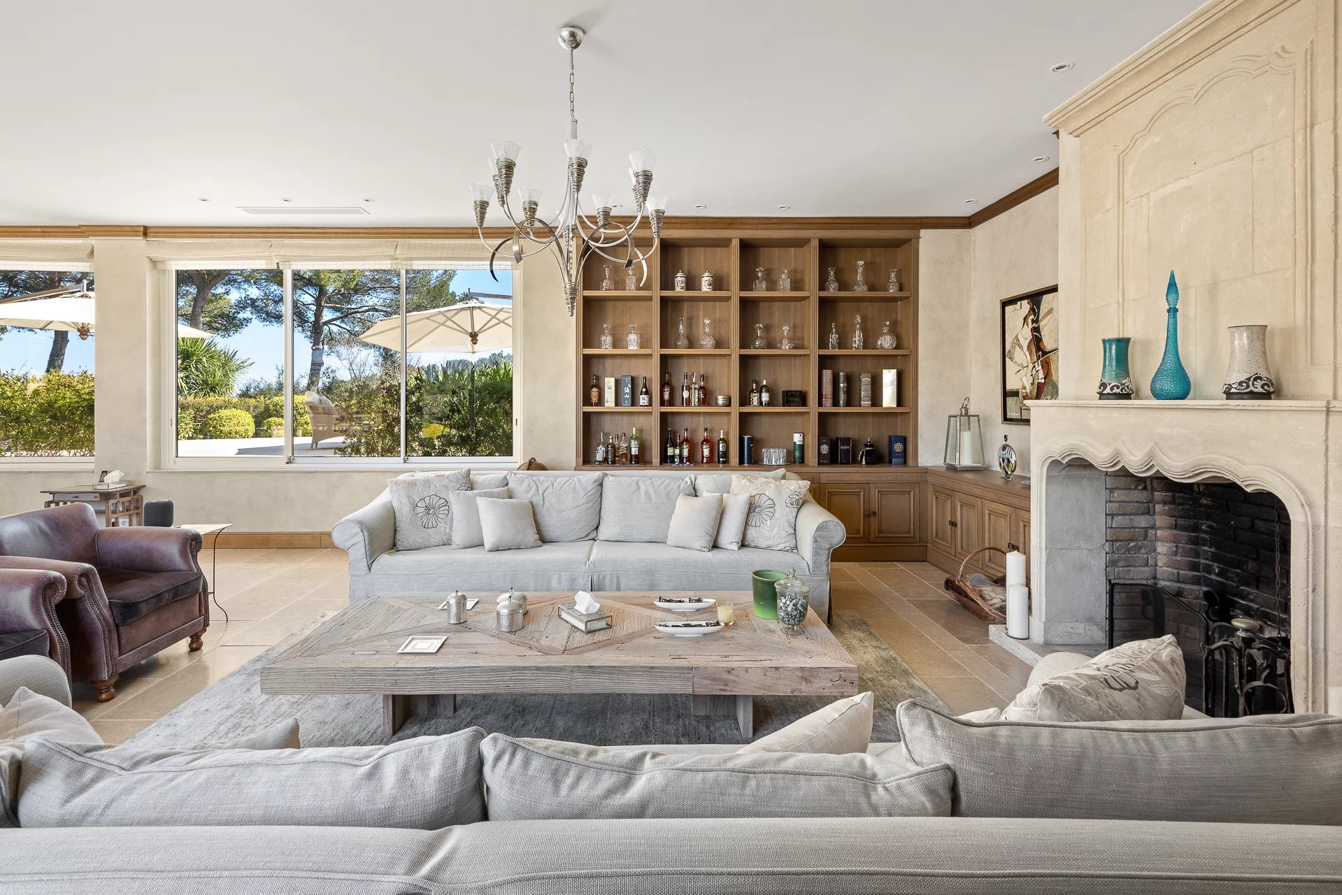 MOUGINS - MAGNIFICENT PROPERTY IN A CLOSED DOMAIN