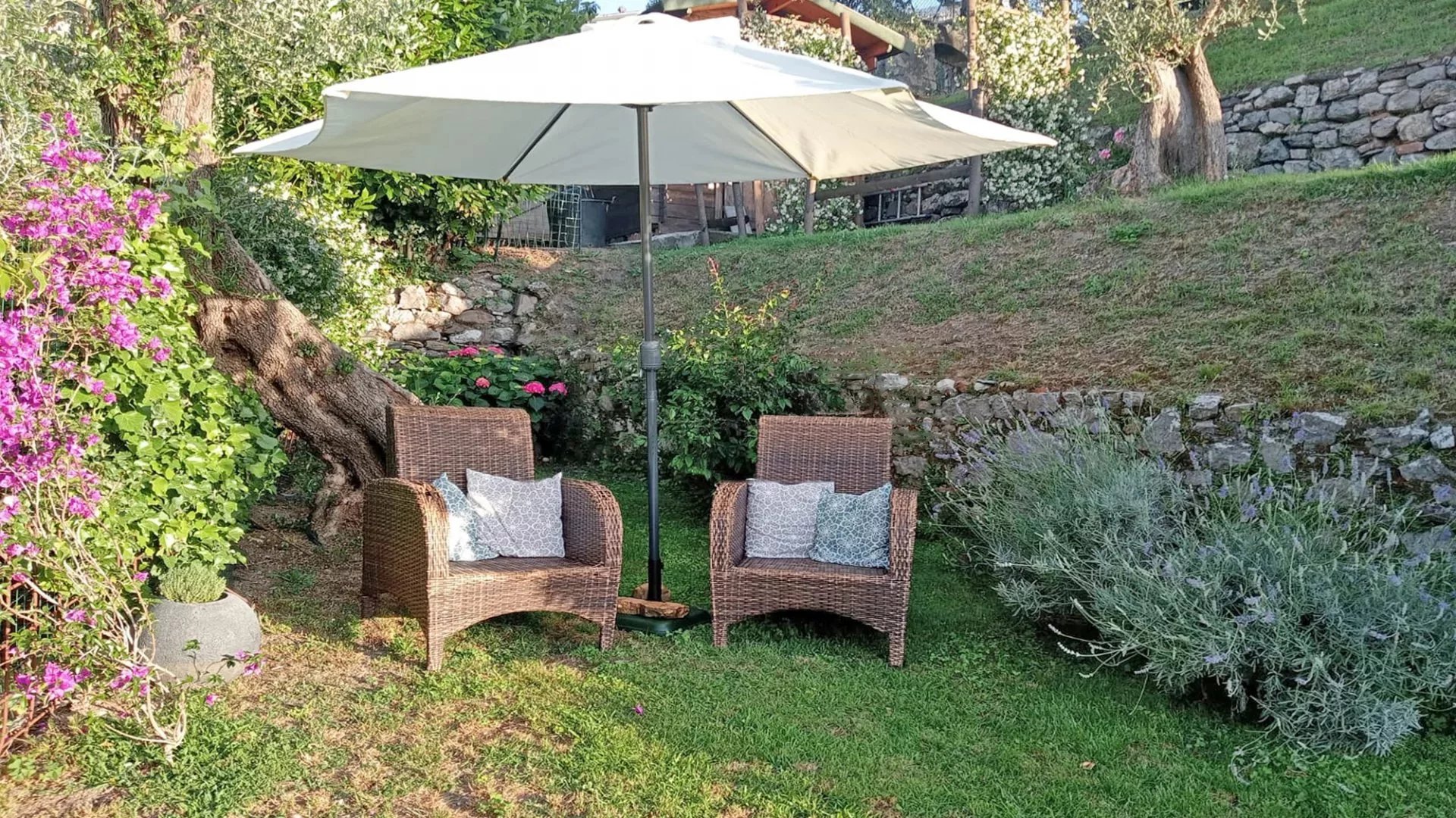 Villa située sur la place principale de Lerici avec jardin et vue sur la mer