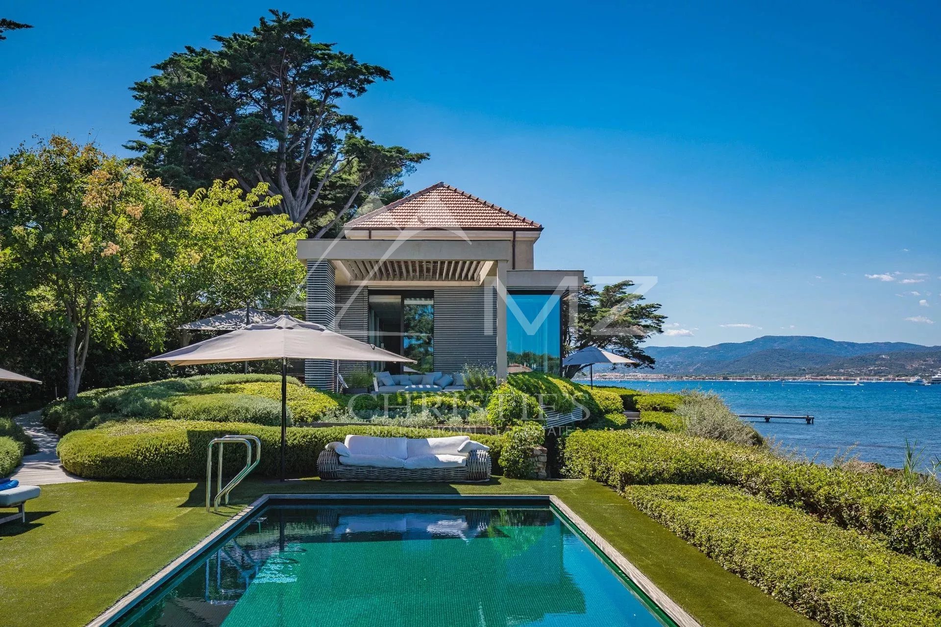 Proche Saint-Tropez - Propriété pieds dans l'eau