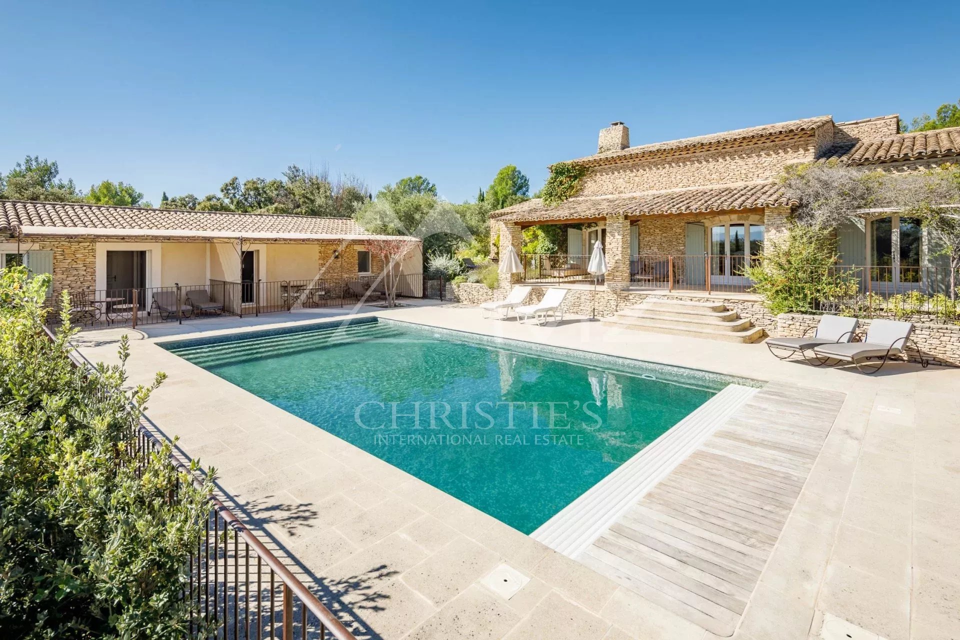 Proche Gordes - Luxueuse villa avec vue dégagée