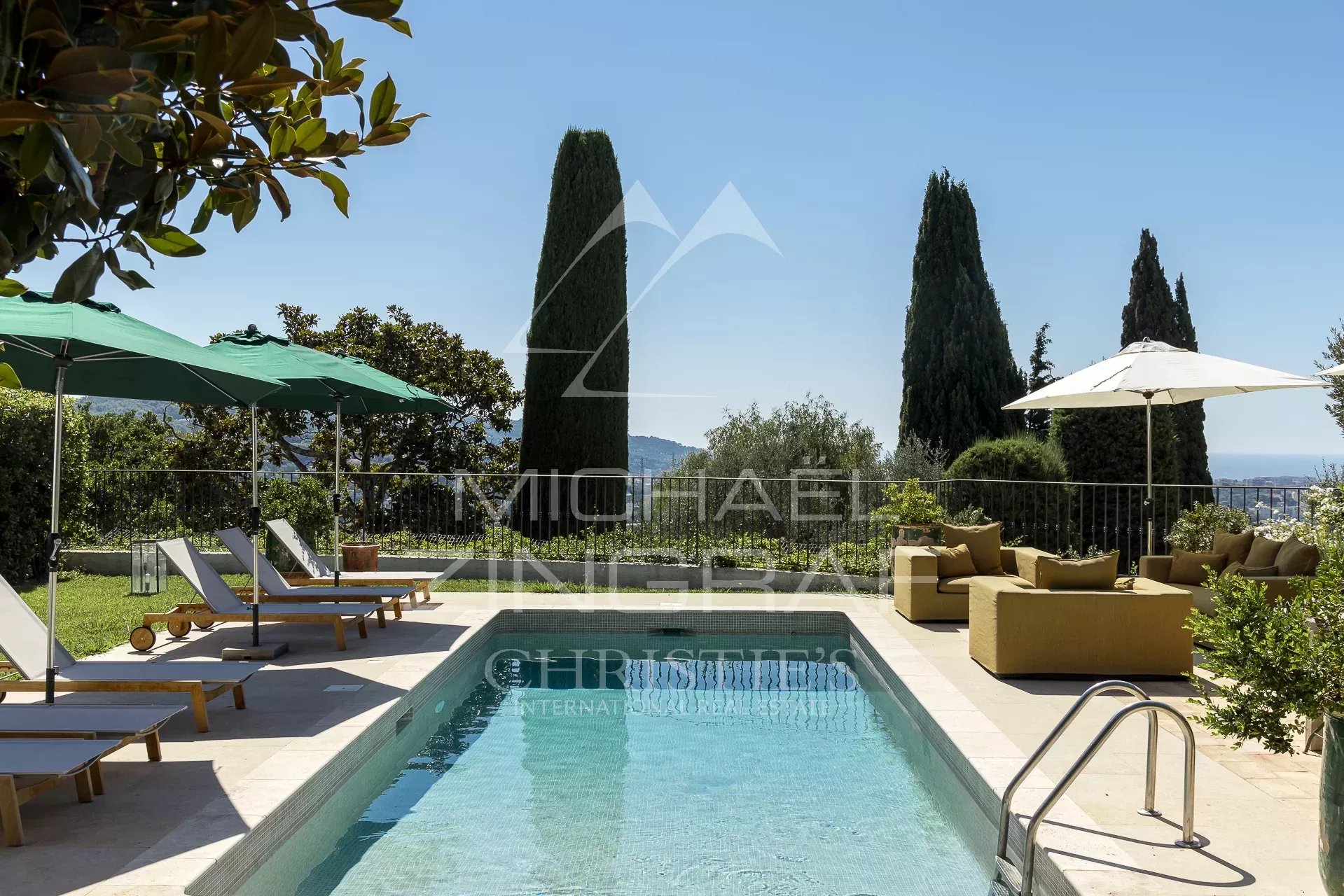 À pied du village, charmante villa avec vue panoramique mer