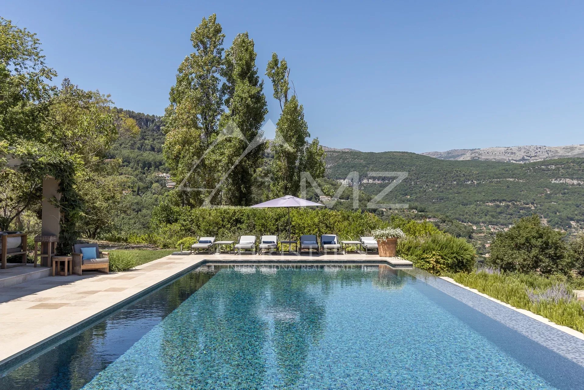 Renovated property with fantastic panoramic views