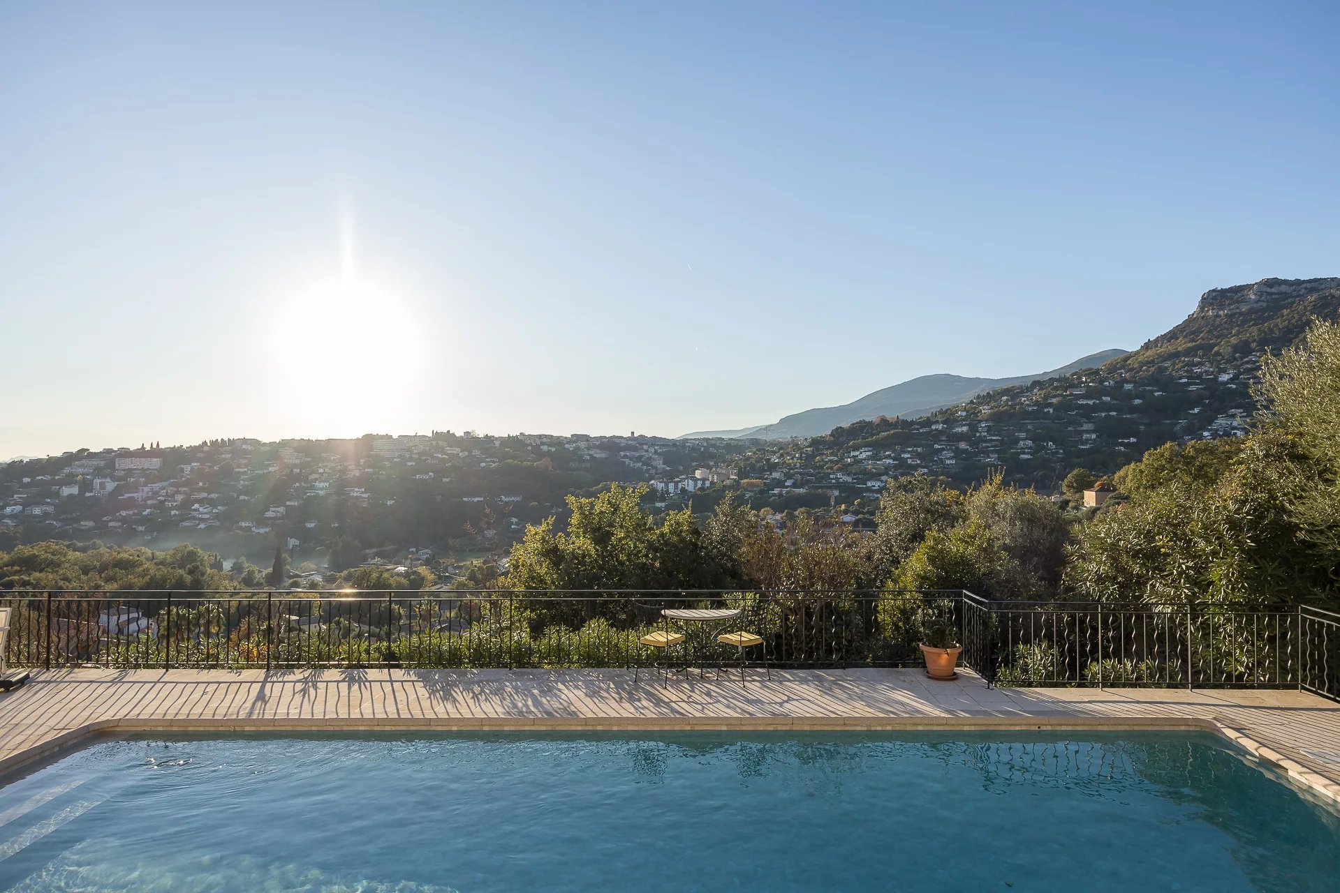 Proche Saint-Paul-de-Vence - Superbe propriété provençale