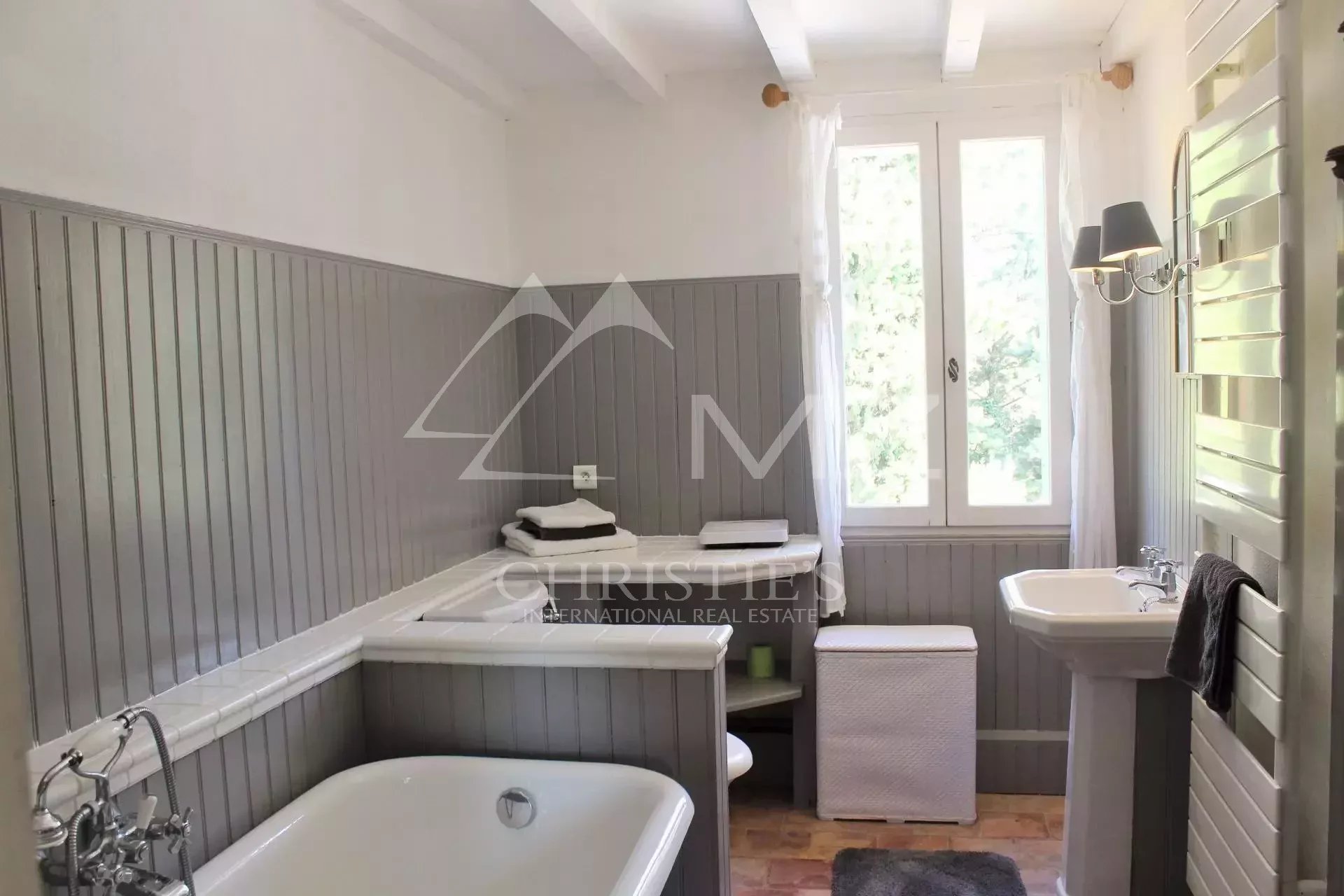 Close to L'Isle-sur-la Sorgue - Charming farmhouse