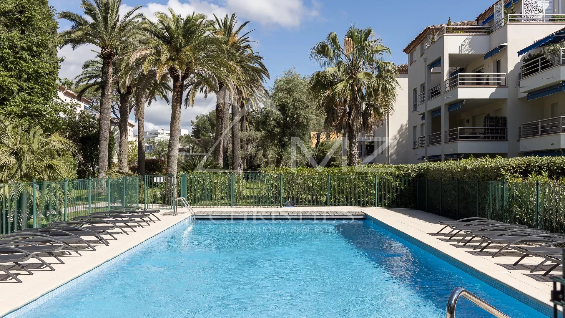 Élégant appartement avec terrasse à l'orée du Cap d'Antibes