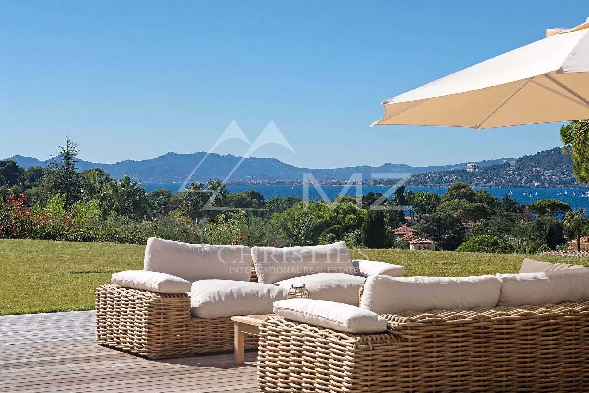 Cap d'Antibes - Rare contemporaine villa neuve