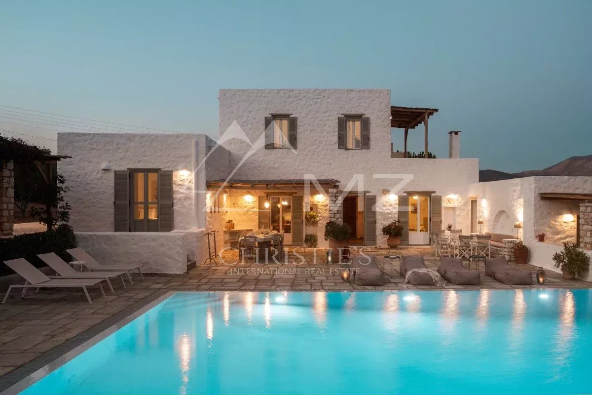 Amazing villa in Voutakos with view over Antiparos