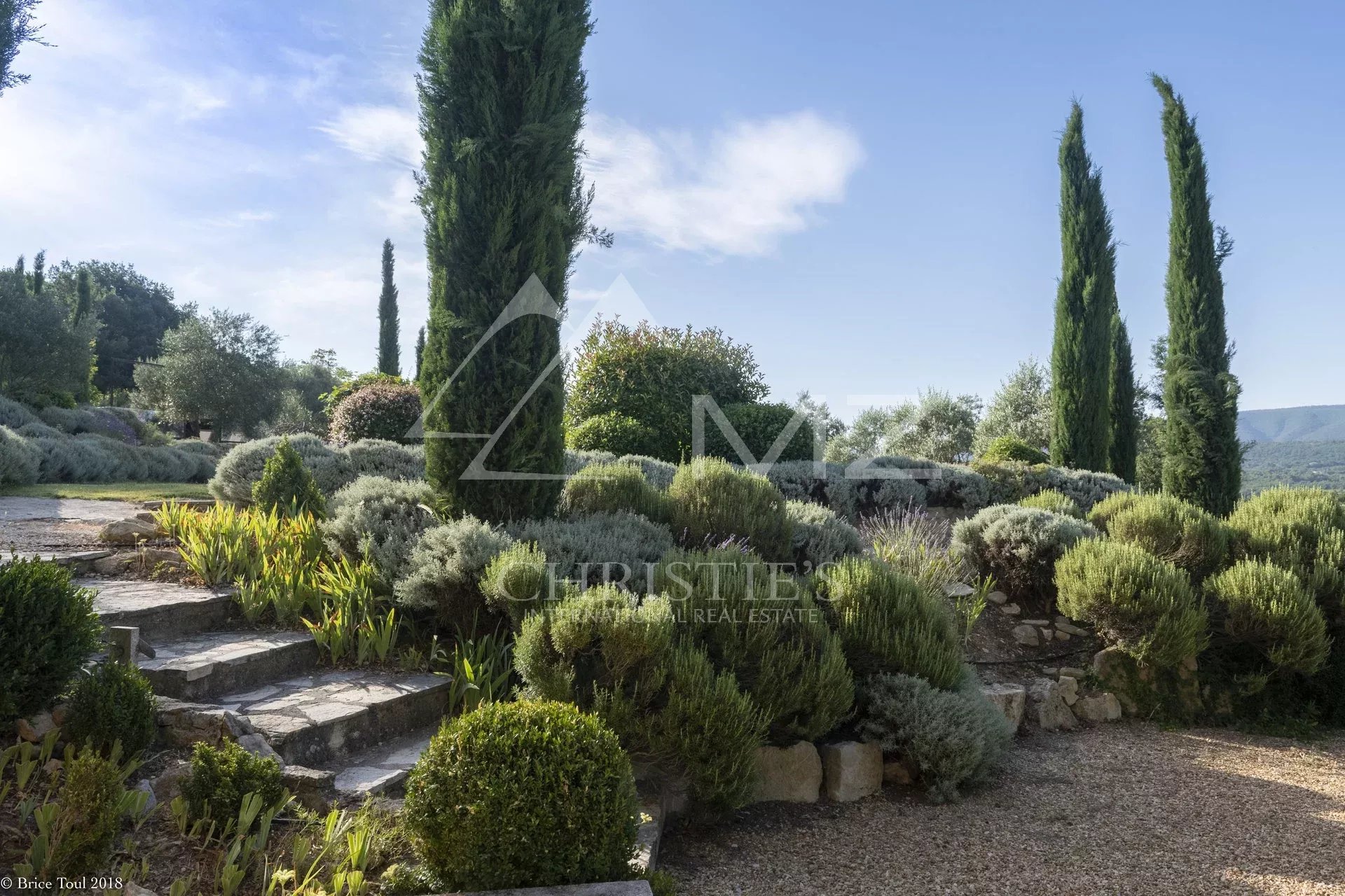 Luberon - Exquisite property with heated pool