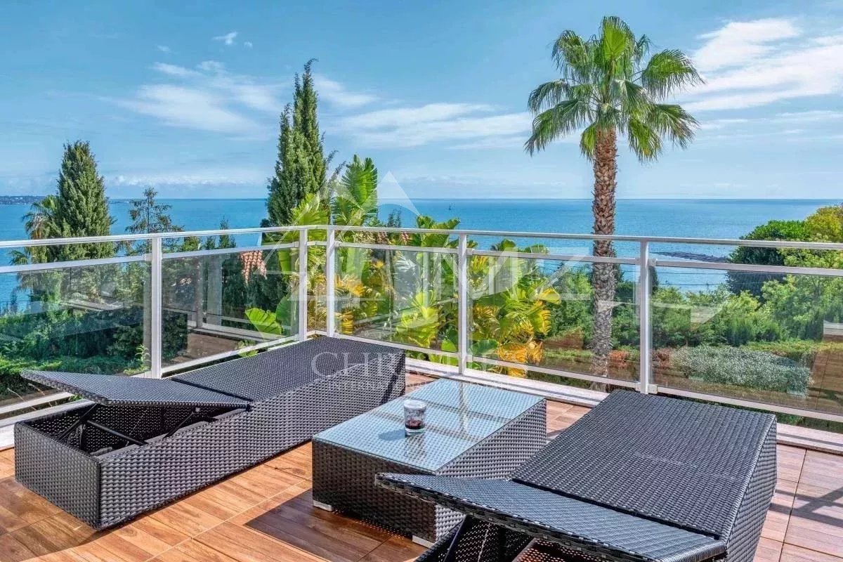 SuperCannes - Villa mit 6 Schlafzimmern und Meerblick