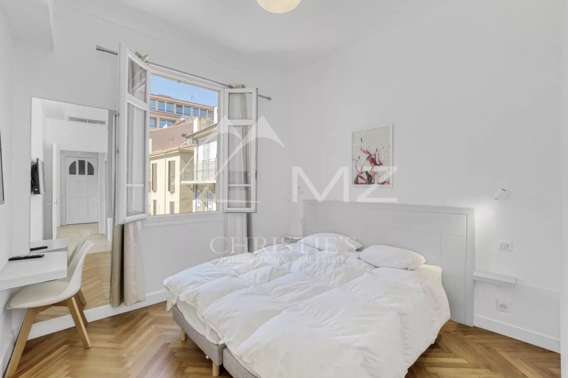 CANNES CENTRE - VIEUX-PORT. BEL APPARTEMENT BOURGEOIS 5 PIECES