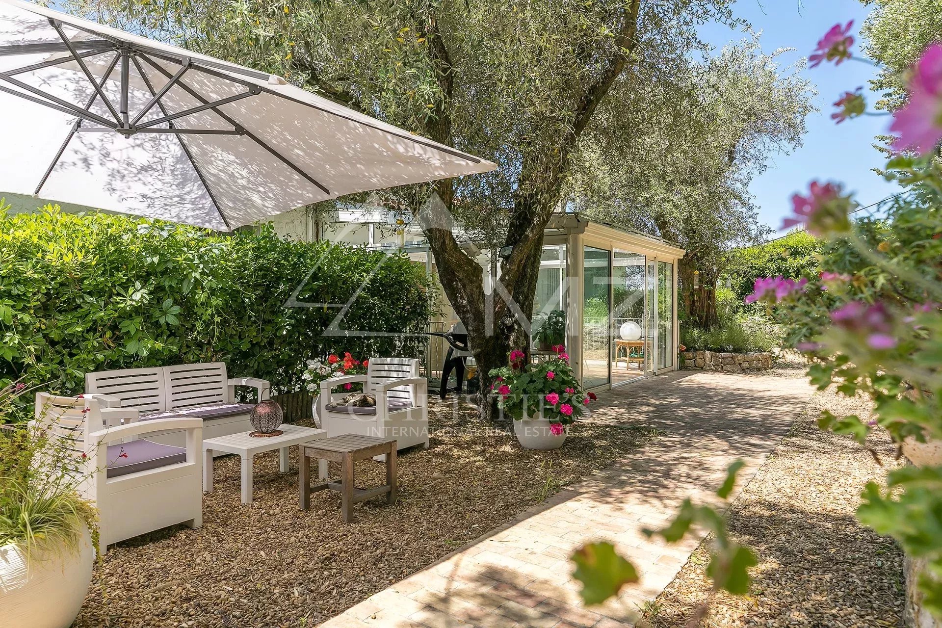 Close to Mougins - Charming villa nearby shops