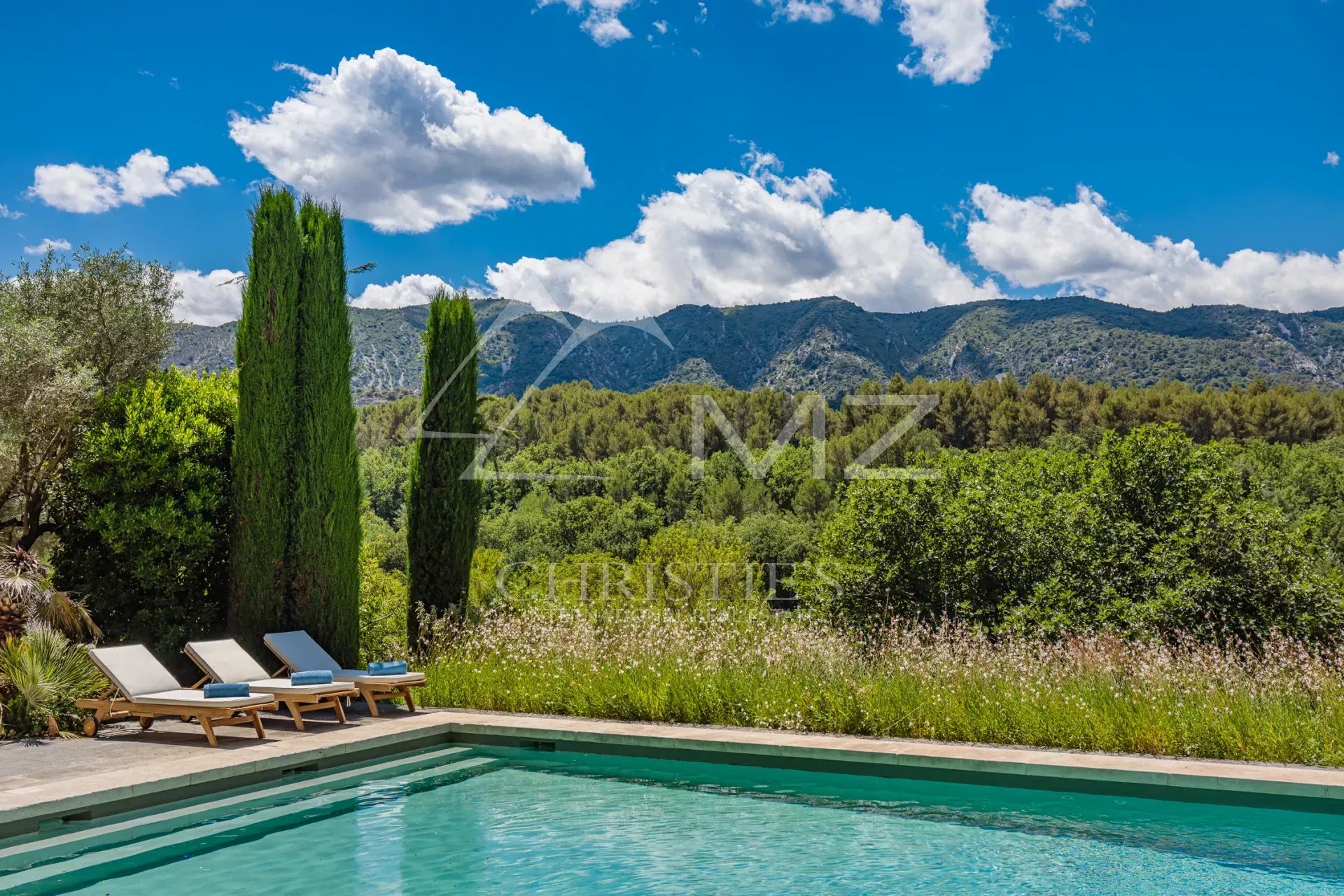 Luberon - Refined property with tennis court