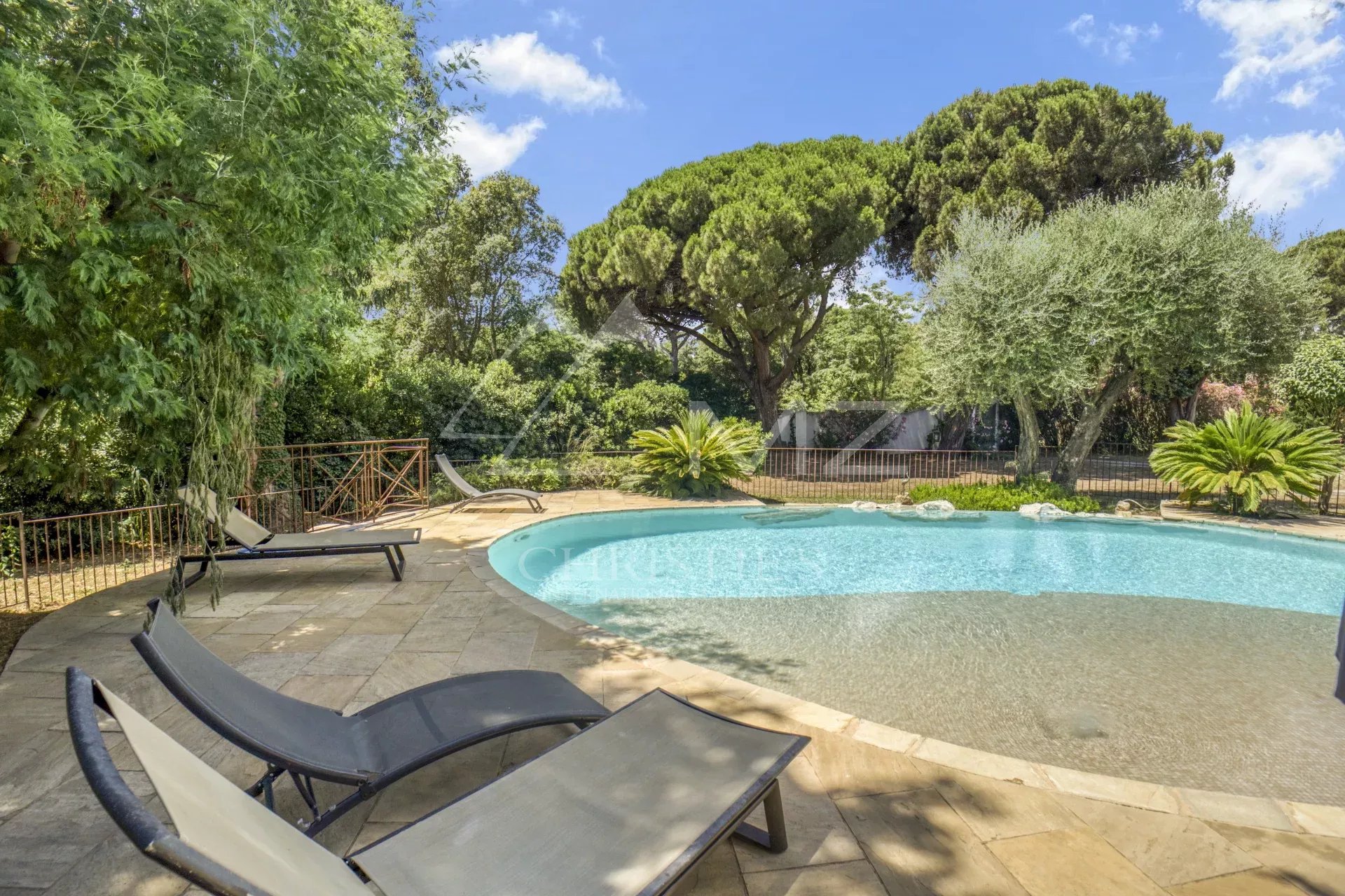 VILLA AVEC PISCINE - PLAGE A PIED - GRIMAUD