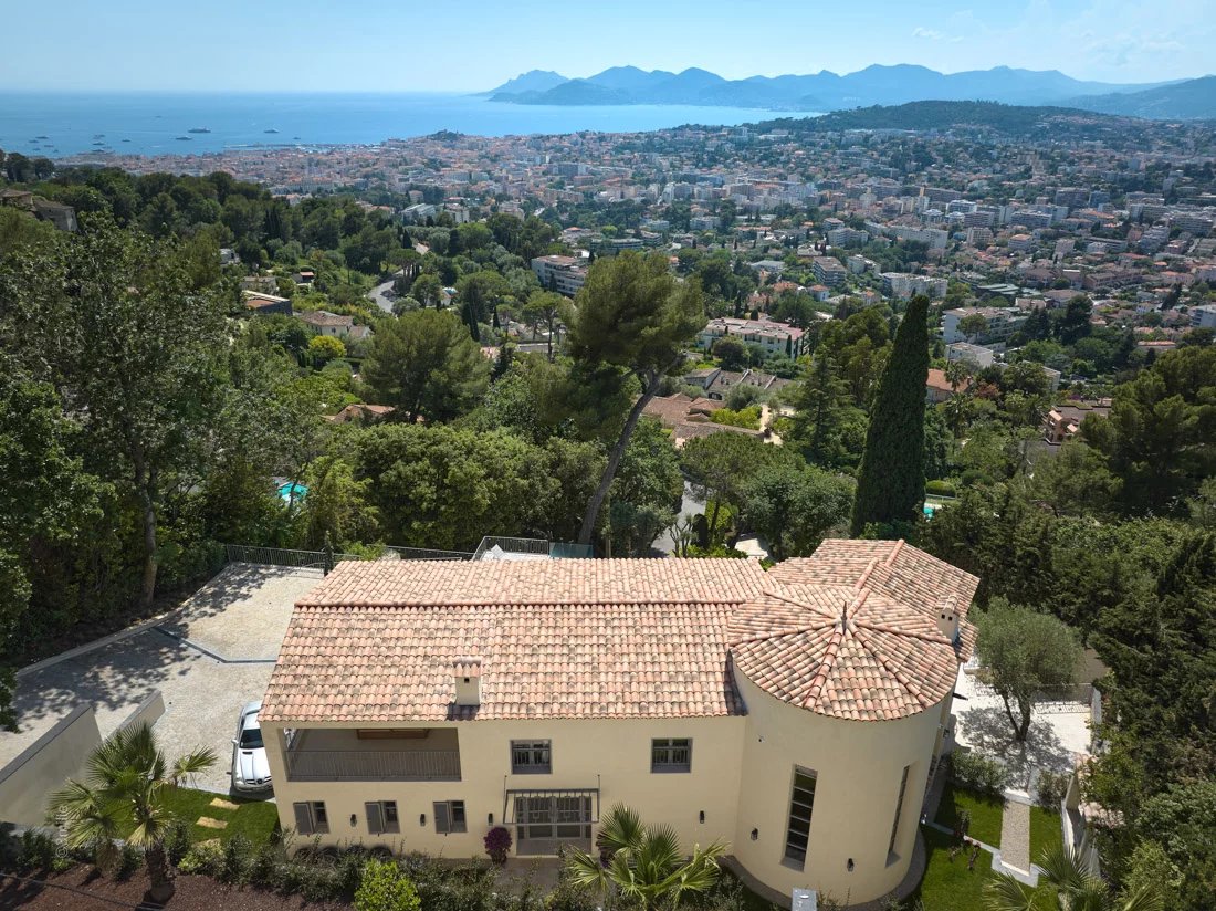 Hauts de Cannes Vue mer panoramique - propriété récemment rénovée