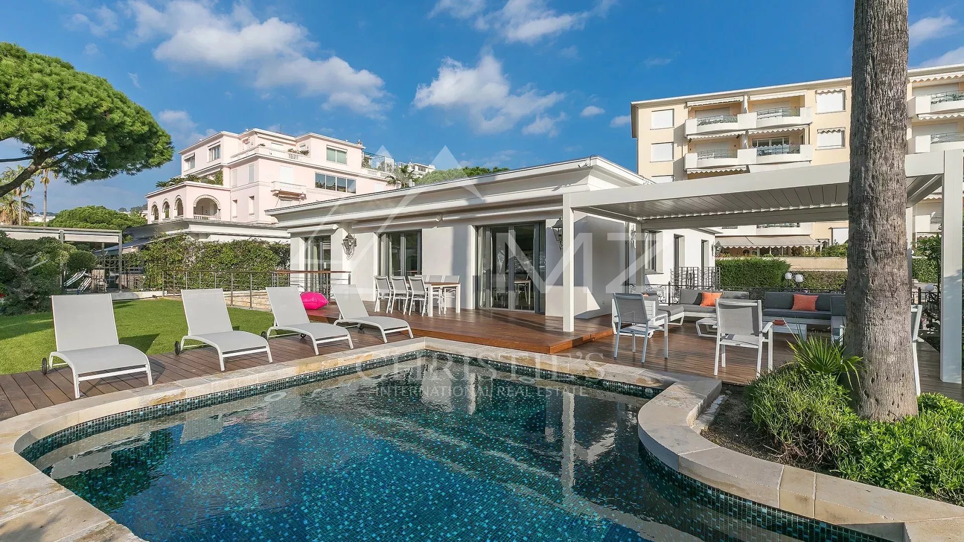 CANNES-CROISETTE-CONTEMPORARY VILLA