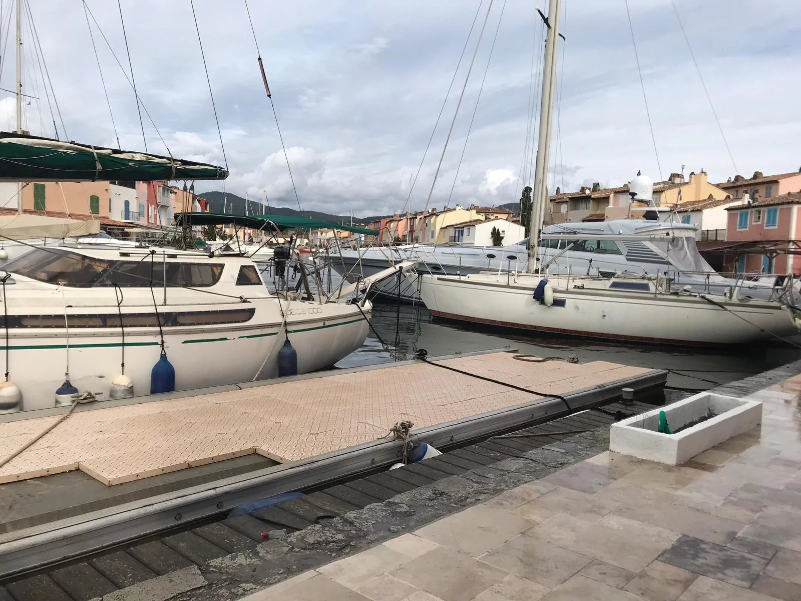 Maison de village avec place de port - Fort potentiel - Port Grimaud