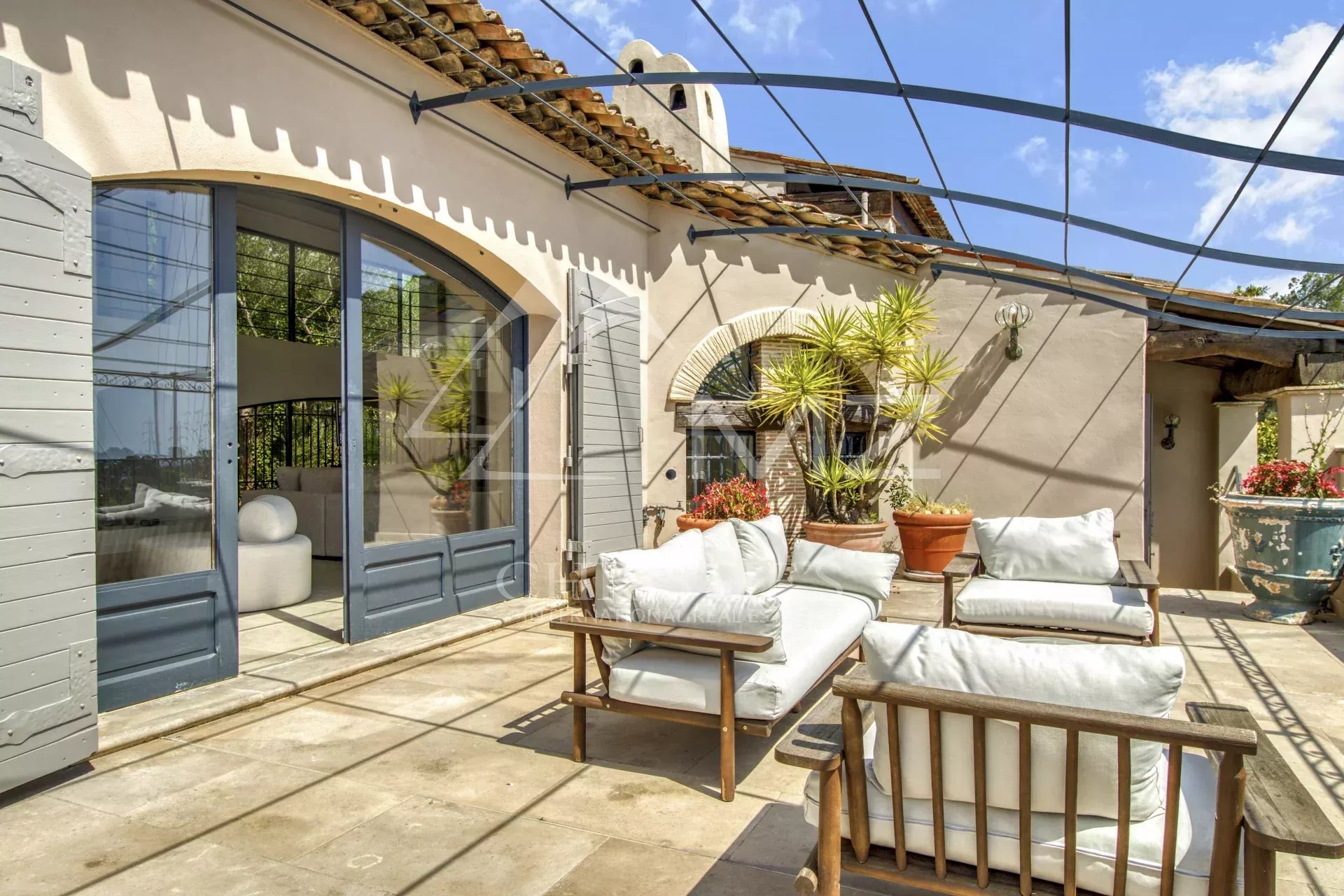 Mougins -  Vue dégagée sur les collines et la mer - 5 chambres